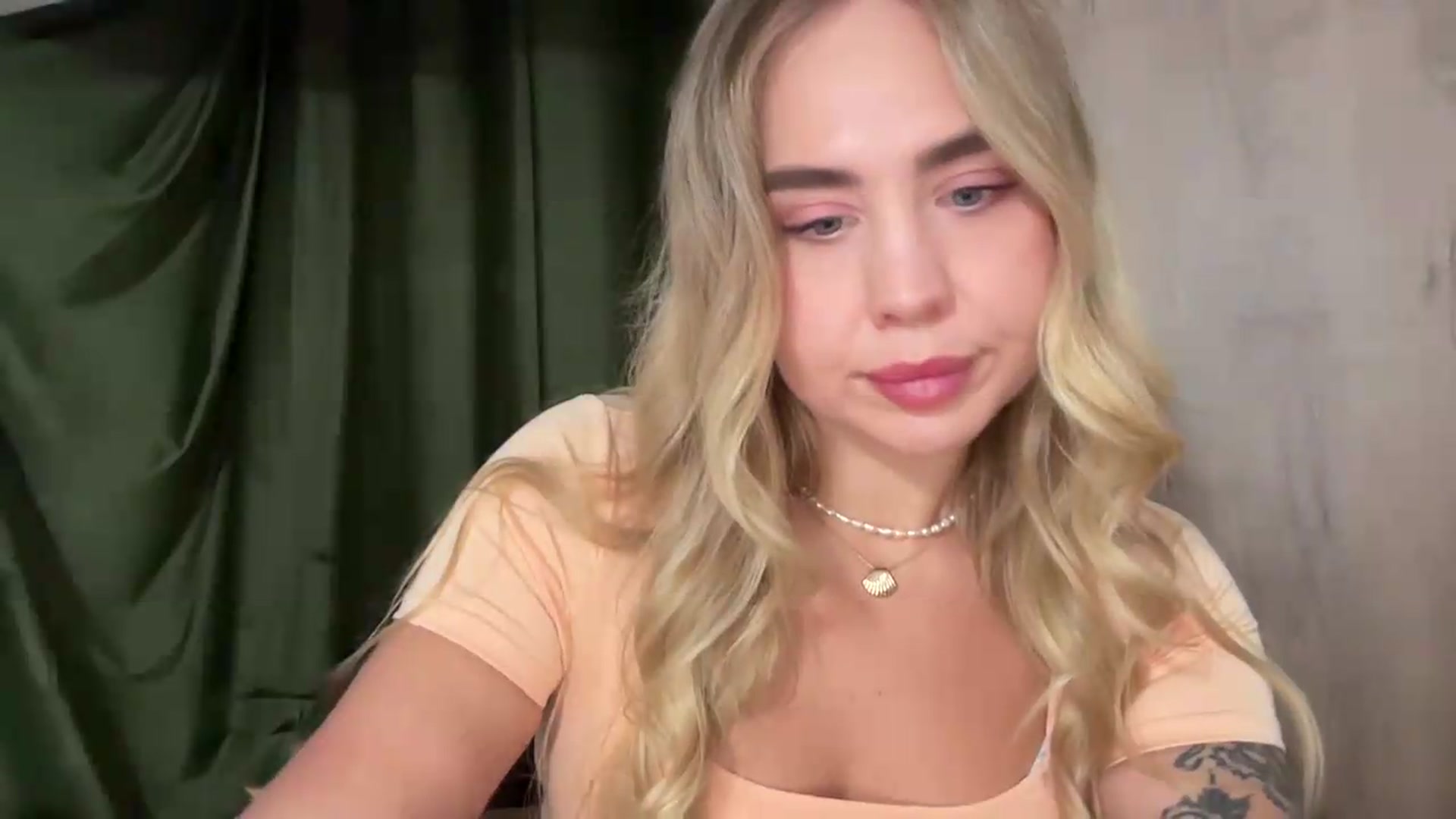 Gallery image thumbnail from DJ_Lol's myfreecams stream on, 08/20/2026, 14:58 image 10 of 20