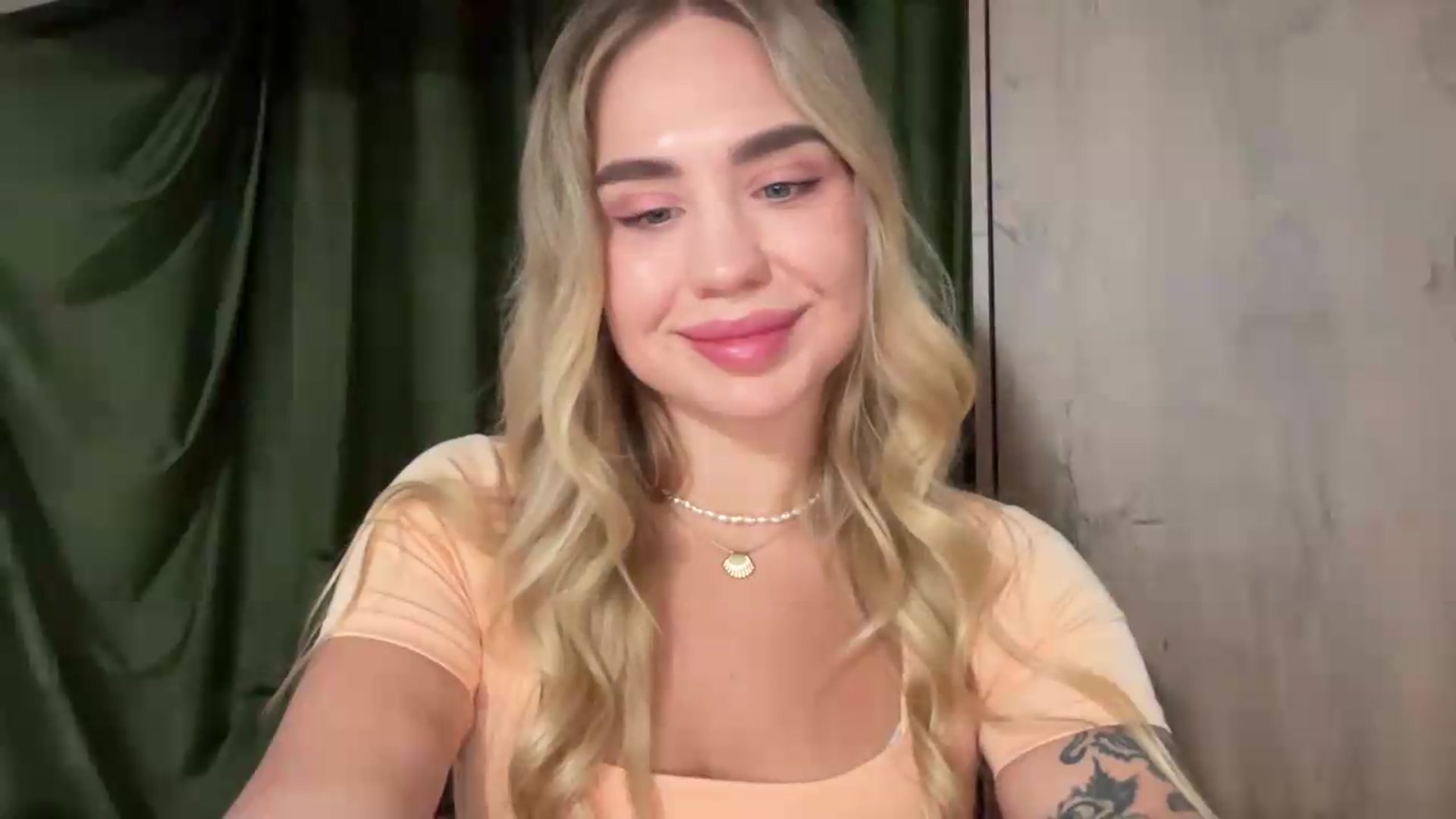 Gallery image thumbnail from DJ_Lol's myfreecams stream on, 08/20/2026, 14:58 image 12 of 20
