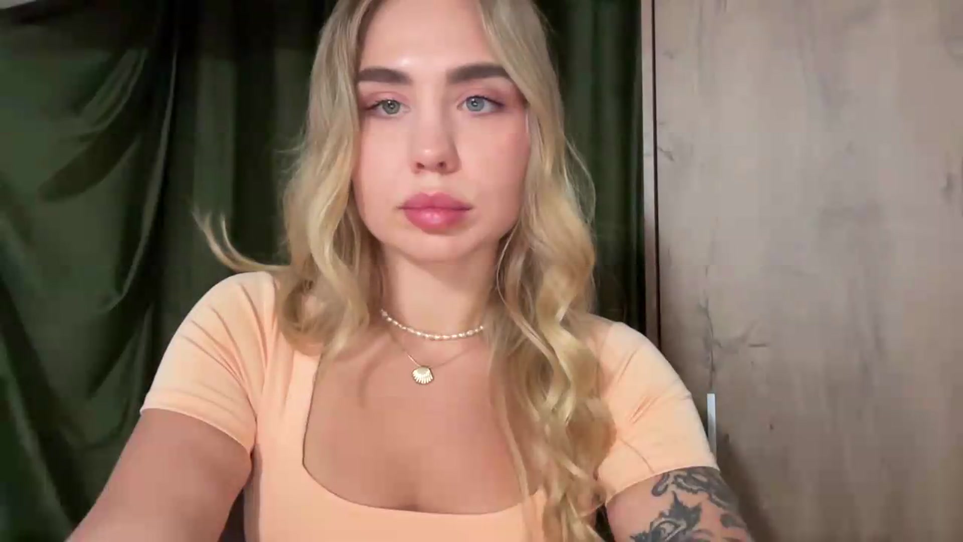 Gallery image thumbnail from DJ_Lol's myfreecams stream on, 08/20/2026, 14:58 image 15 of 20