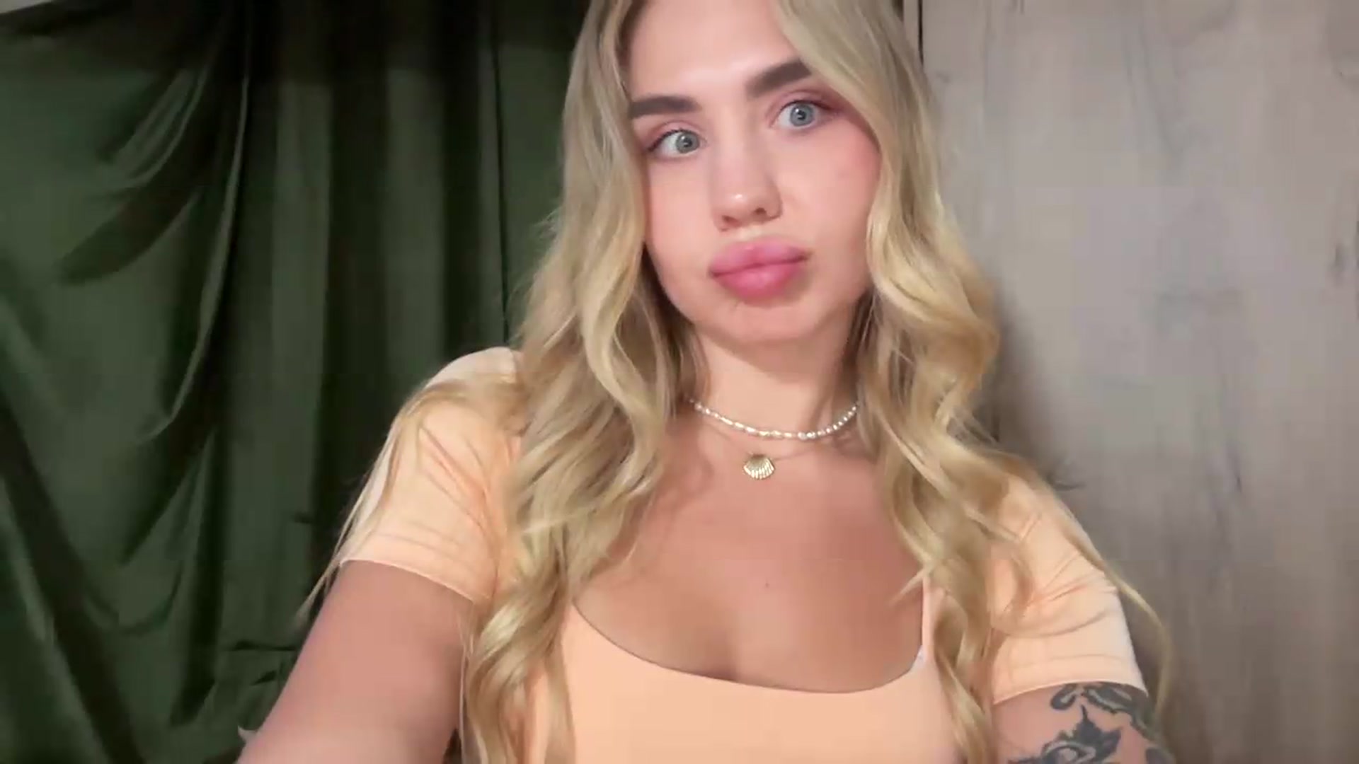 Gallery image thumbnail from DJ_Lol's myfreecams stream on, 08/20/2026, 14:58 image 8 of 20