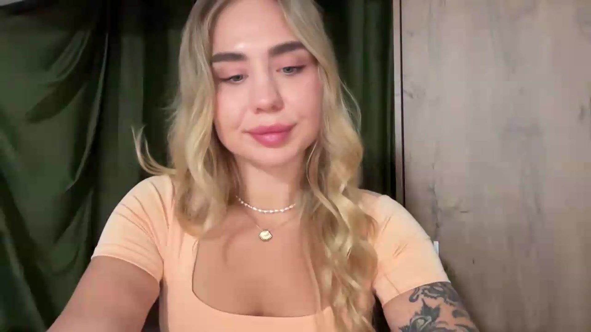 Gallery image thumbnail from DJ_Lol's myfreecams stream on, 08/20/2026, 14:58 image 16 of 20