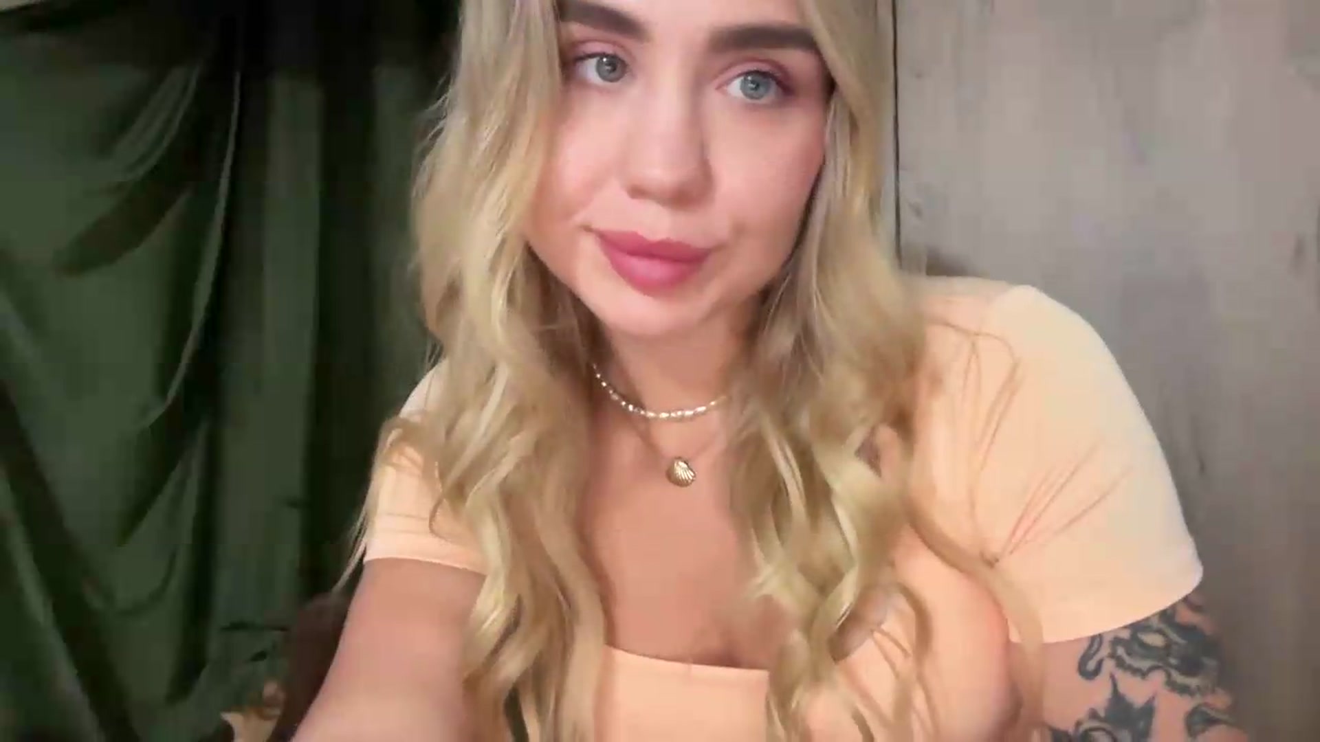 Gallery image thumbnail from DJ_Lol's myfreecams stream on, 08/20/2026, 14:58 image 13 of 20