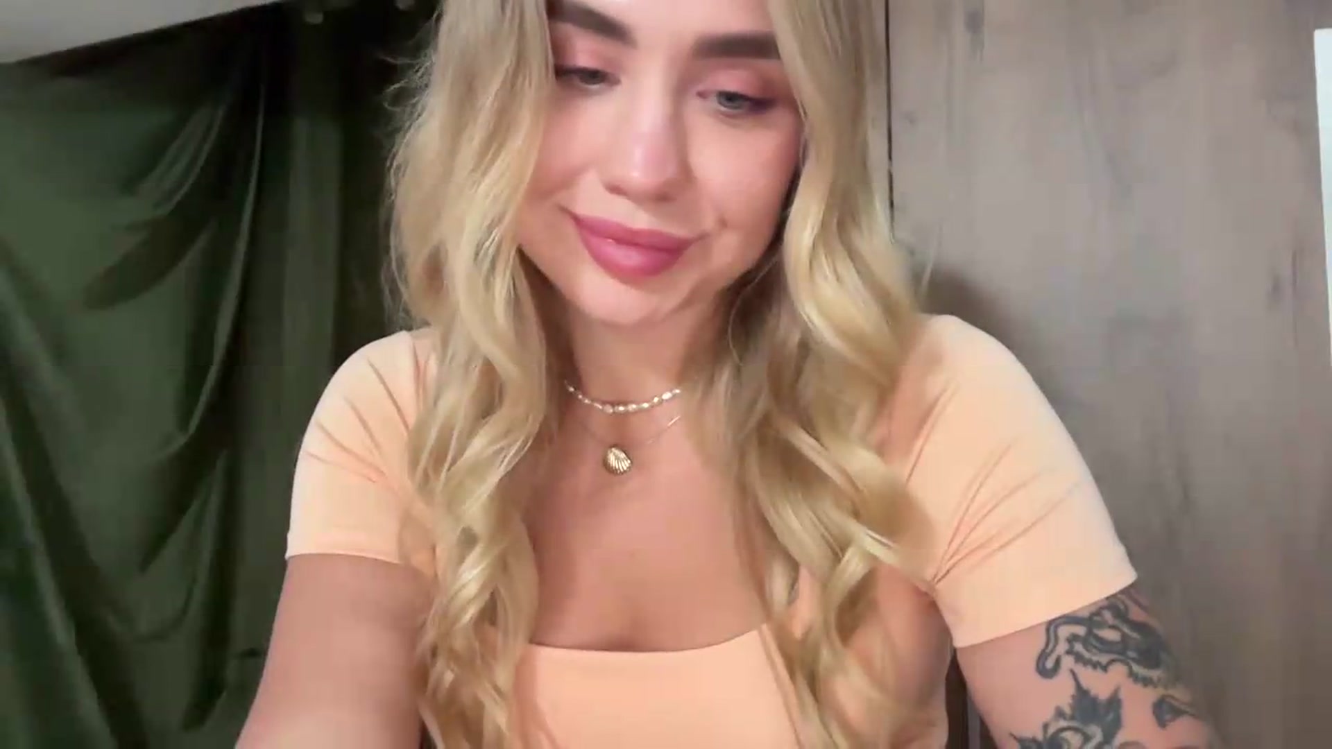 Gallery image thumbnail from DJ_Lol's myfreecams stream on, 08/20/2026, 15:54 image 14 of 20