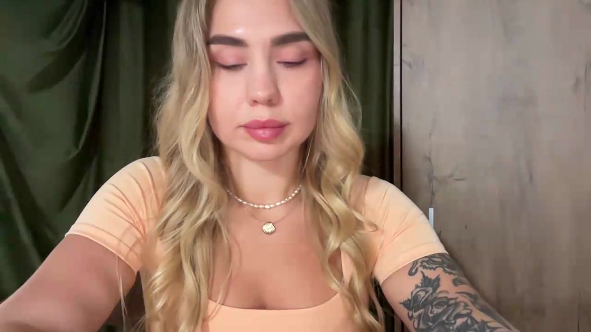 Gallery image thumbnail from DJ_Lol's myfreecams stream on, 08/20/2026, 15:54 image 2 of 20