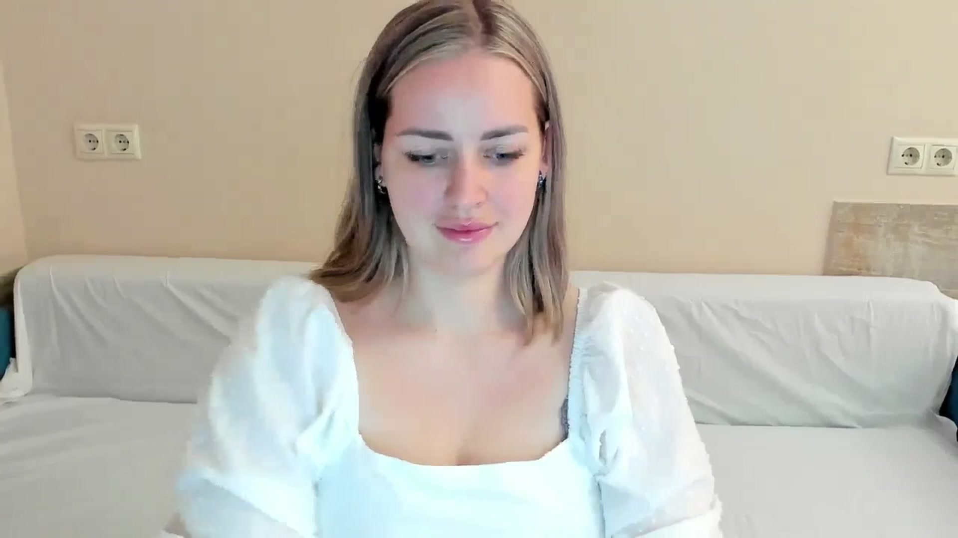 Gallery image thumbnail from DJ_Me_'s myfreecams stream on, 07/28/2024, 14:04 image 17 of 20