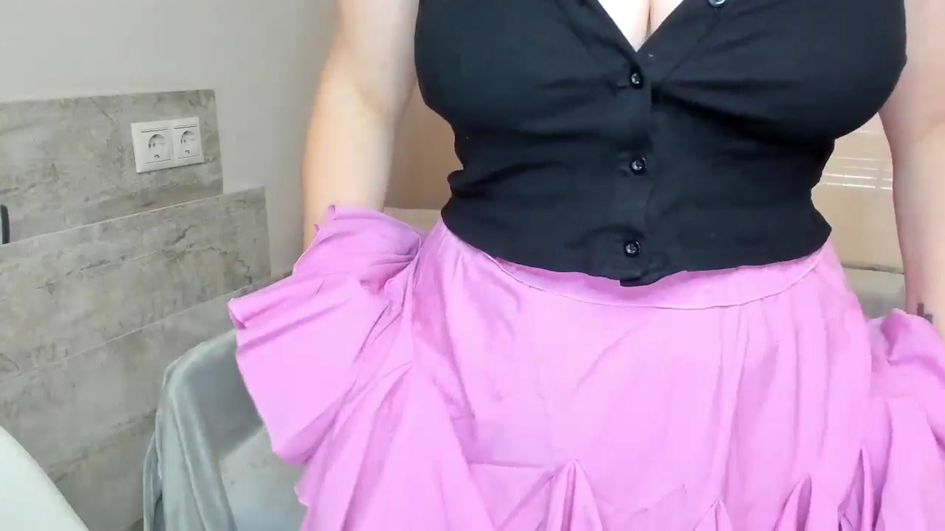 Gallery image thumbnail from DJ_Me_'s myfreecams stream on, 10/31/2024, 13:11 image 8 of 20