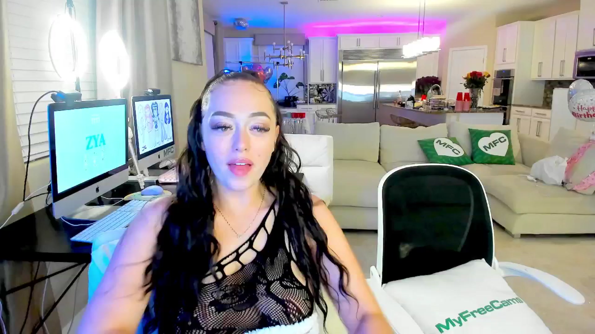Gallery image thumbnail from DJ_ZYA's myfreecams stream on, 04/23/2025, 07:14 image 15 of 20