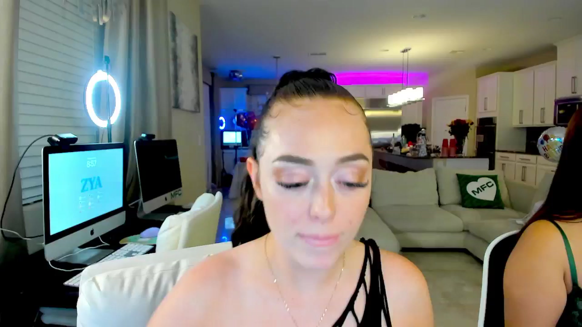 Gallery image thumbnail from DJ_ZYA's myfreecams stream on, 04/23/2025, 07:14 image 1 of 20