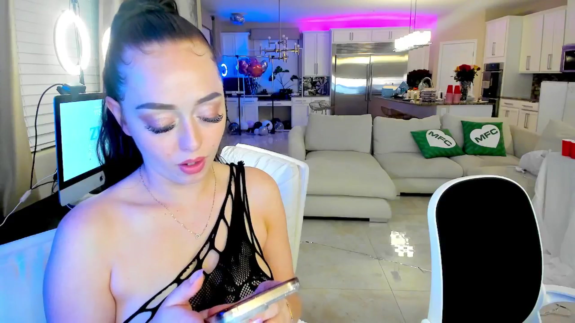 Gallery image thumbnail from DJ_ZYA's myfreecams stream on, 04/23/2025, 07:14 image 20 of 20