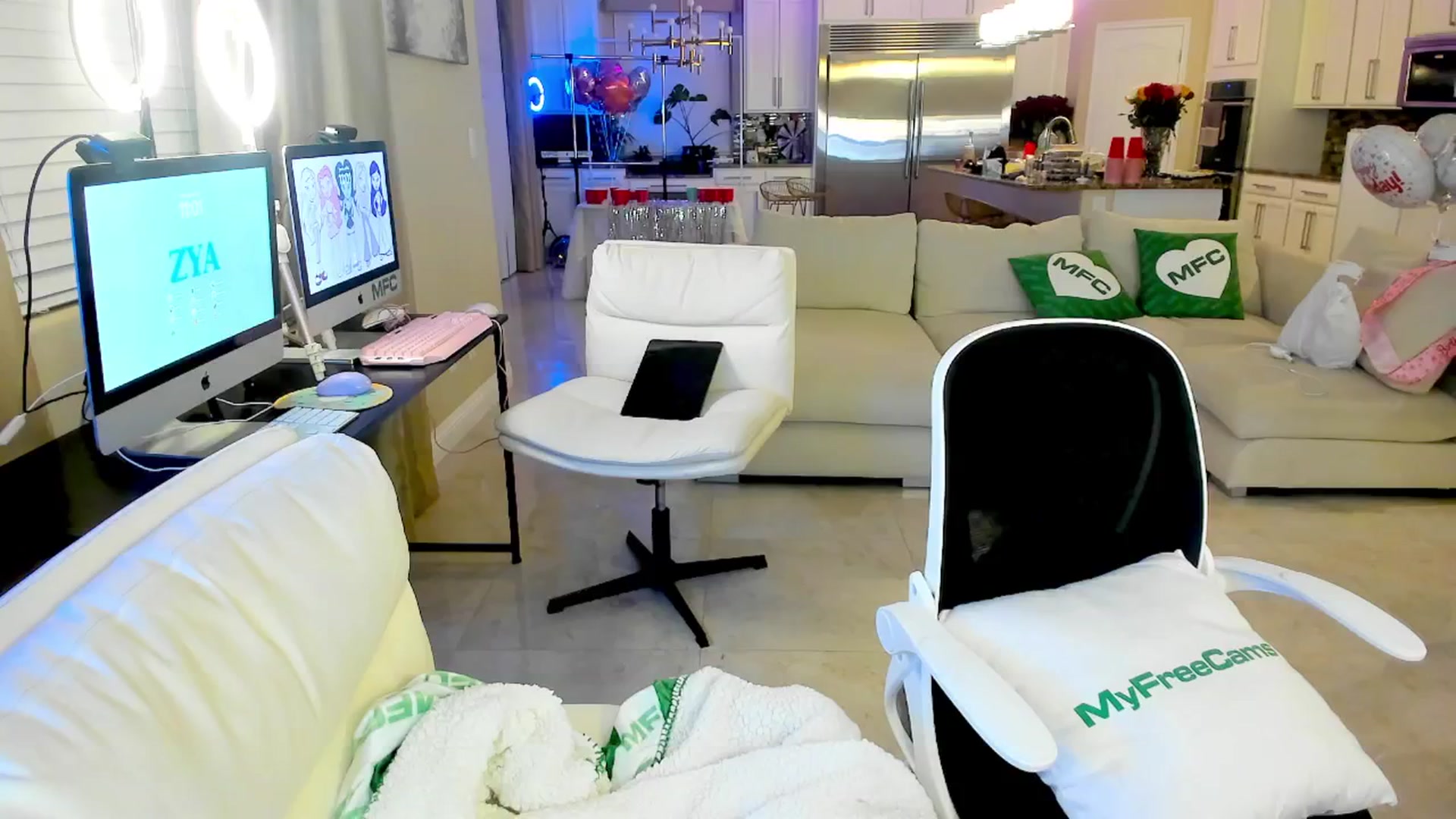 Gallery image thumbnail from DJ_ZYA's myfreecams stream on, 04/23/2025, 07:14 image 14 of 20