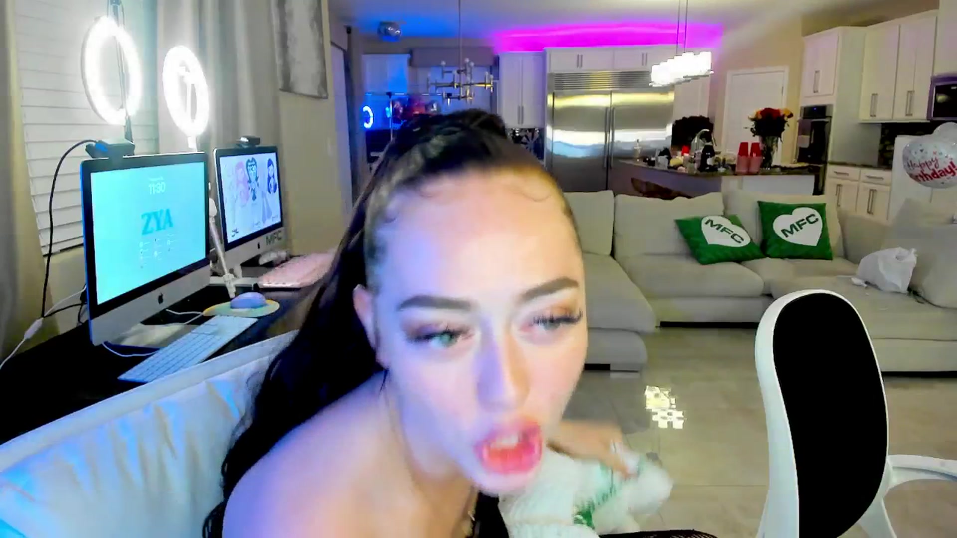 Gallery image thumbnail from DJ_ZYA's myfreecams stream on, 04/23/2025, 07:14 image 17 of 20