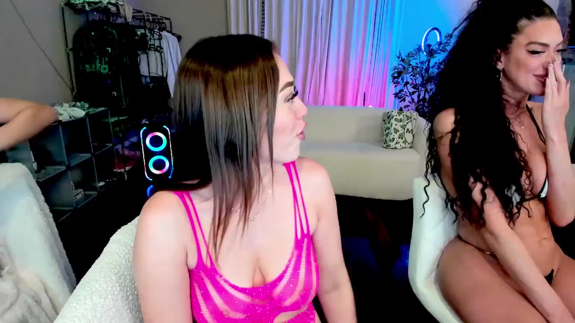 Gallery image thumbnail from DJ_ZYA's myfreecams stream on, 04/24/2025, 07:04 image 13 of 20
