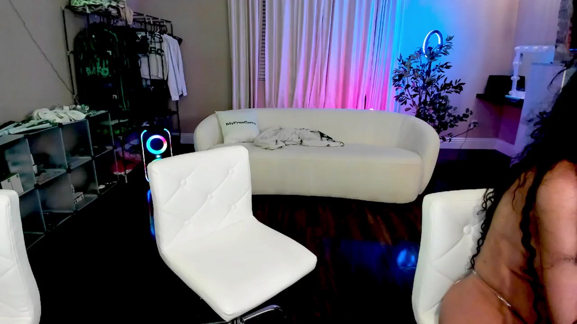 Gallery image thumbnail from DJ_ZYA's myfreecams stream on, 04/24/2025, 07:04 image 17 of 20