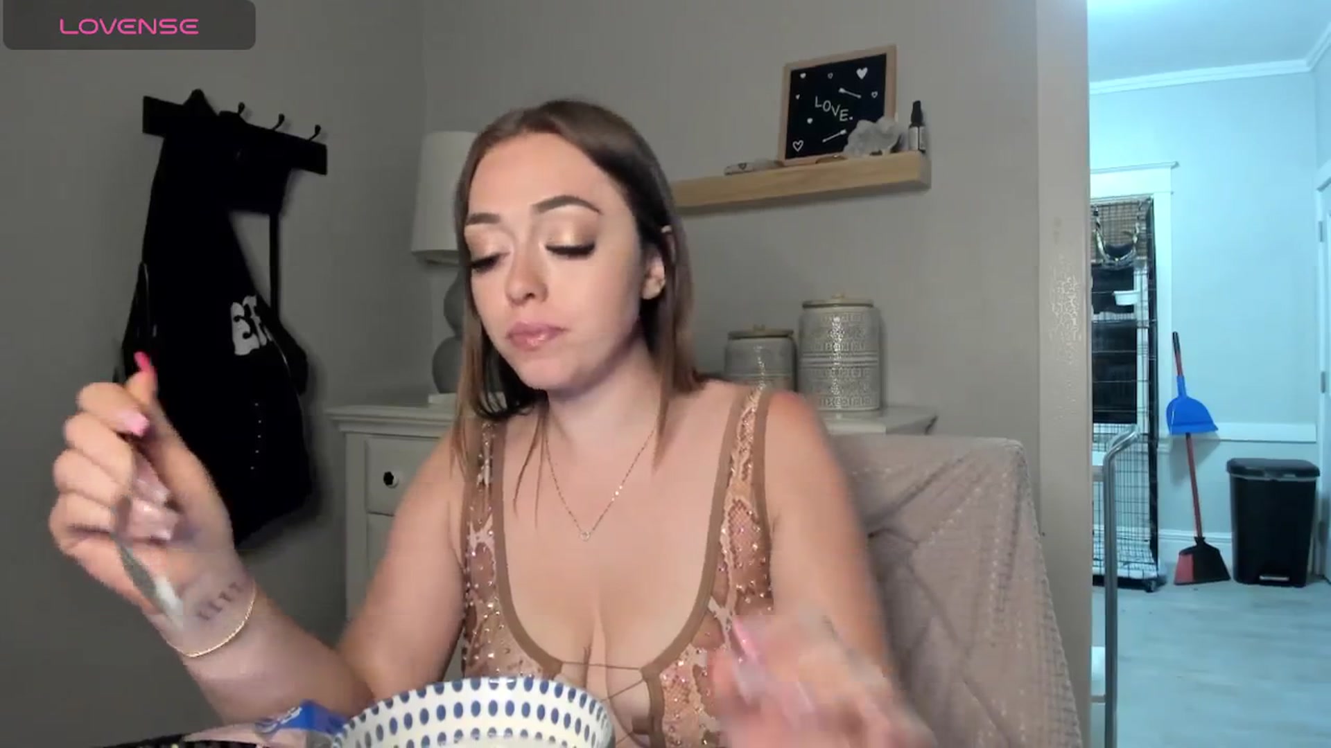Gallery image thumbnail from DJ_ZYA's myfreecams stream on, 05/27/2025, 04:55 image 2 of 20