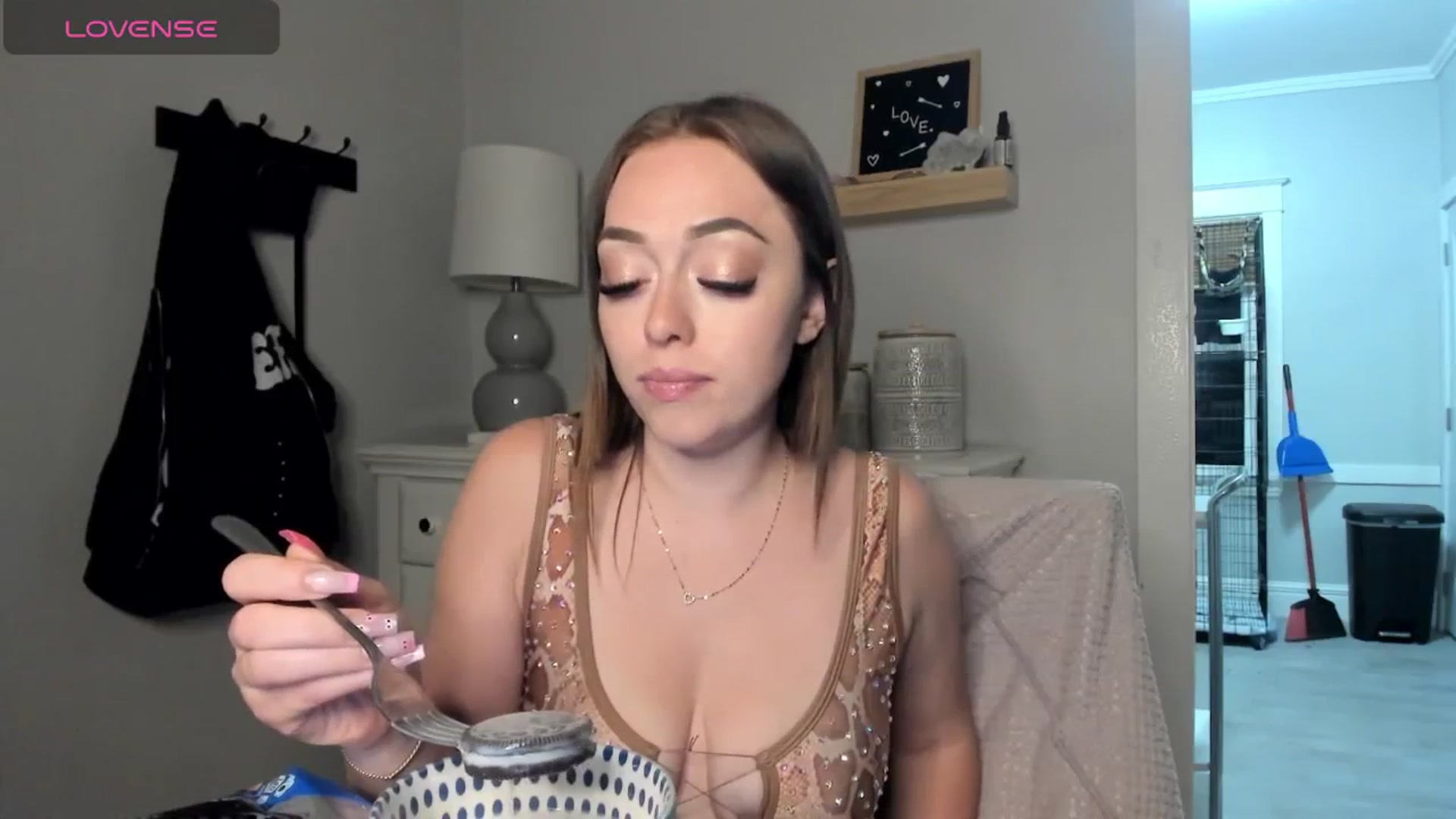Gallery image thumbnail from DJ_ZYA's myfreecams stream on, 05/27/2025, 04:55 image 3 of 20