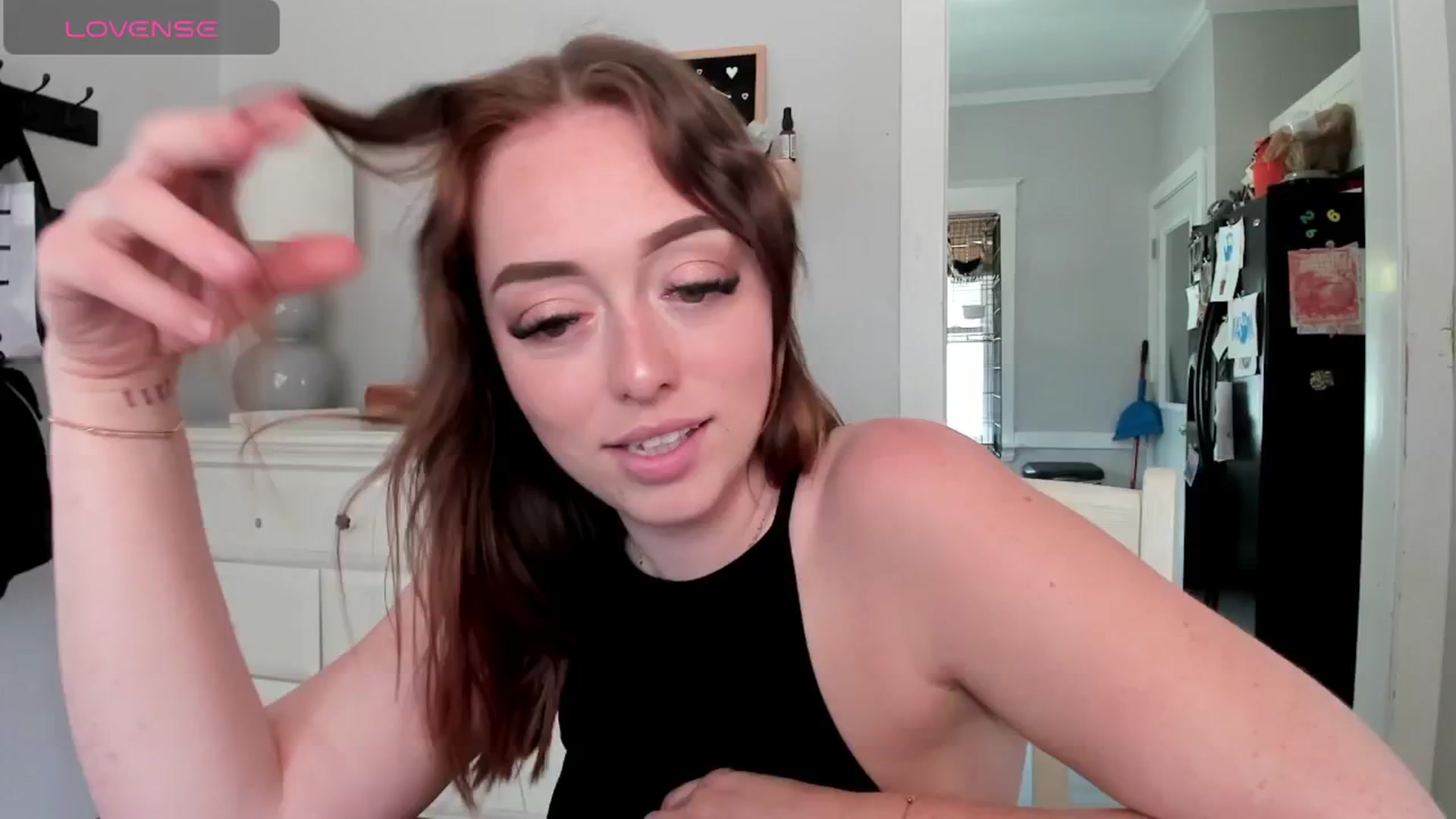 Gallery image thumbnail from DJ_ZYA's myfreecams stream on, 05/29/2025, 21:11 image 3 of 20