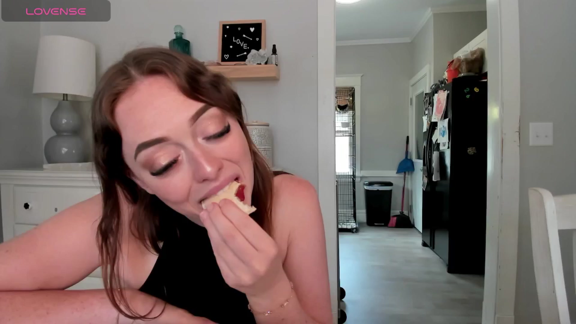 Gallery image thumbnail from DJ_ZYA's myfreecams stream on, 05/29/2025, 21:11 image 7 of 20
