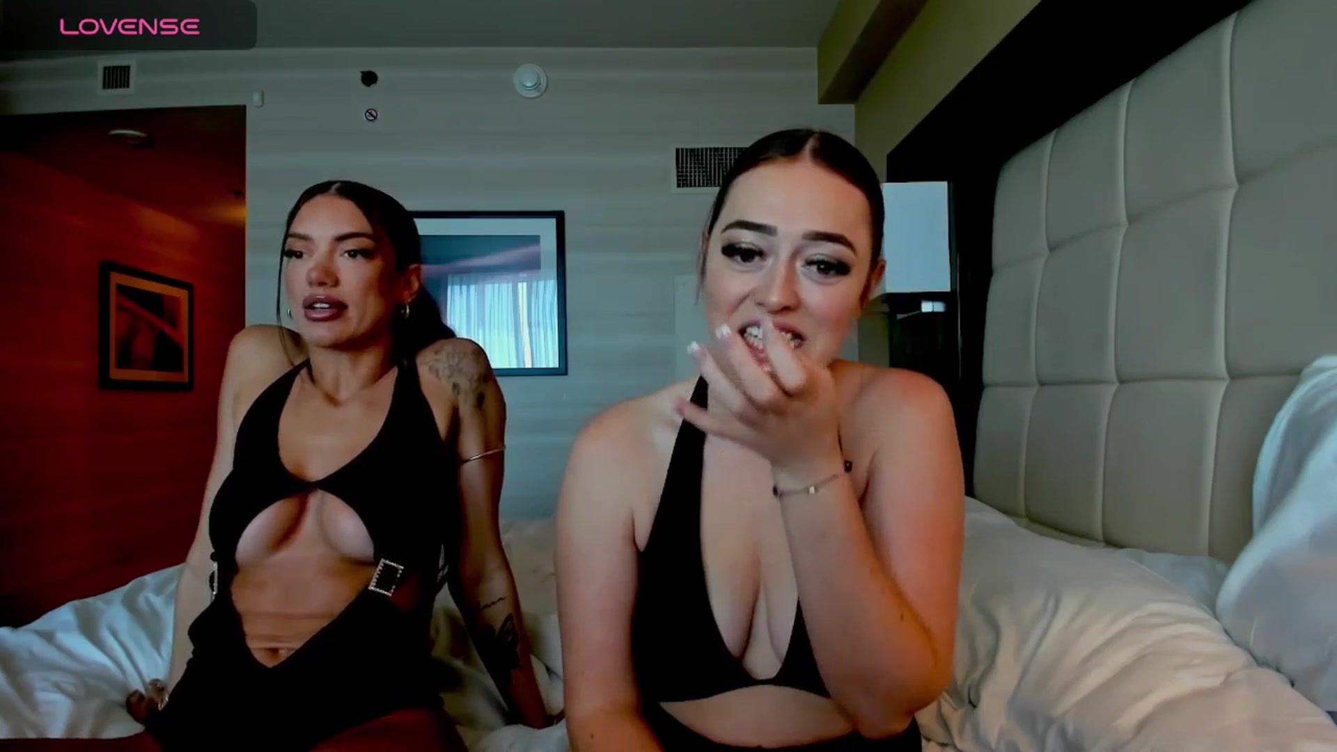 Gallery image thumbnail from DJ_ZYA's myfreecams stream on, 10/06/2025, 19:32 image 18 of 20