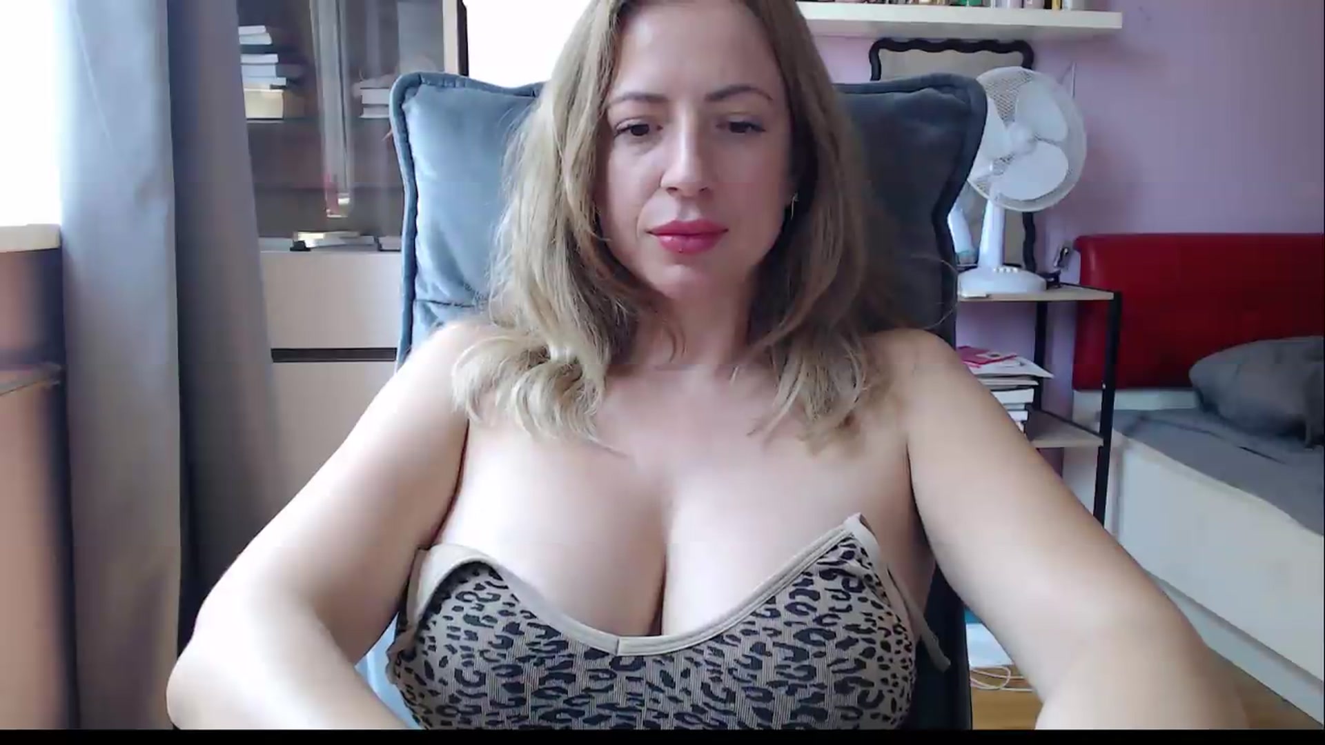 Gallery image thumbnail from DOWN_STAR's myfreecams stream on, 08/09/2026, 11:32 image 3 of 20