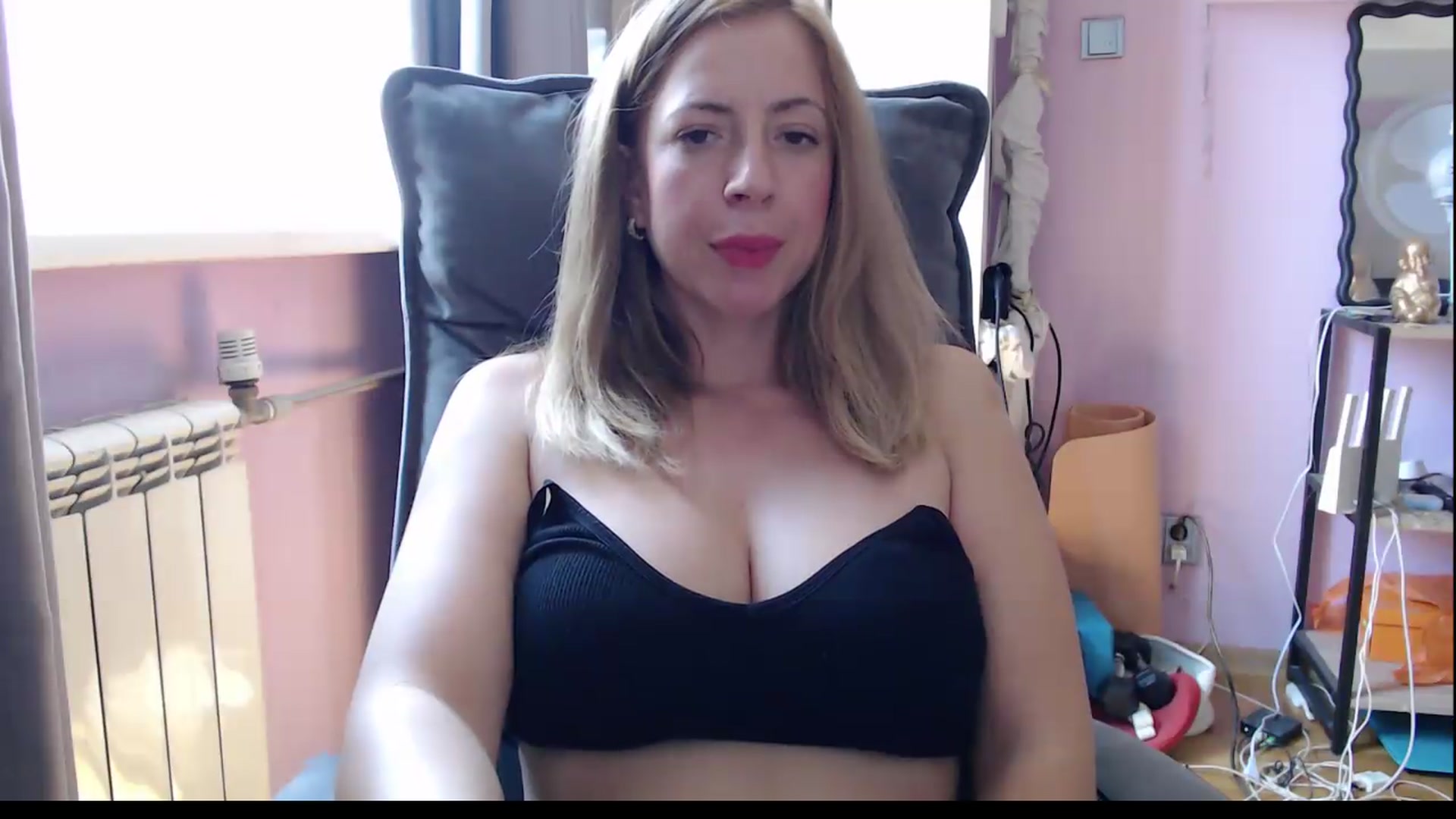 Gallery image thumbnail from DOWN_STAR's myfreecams stream on, 08/17/2026, 11:02 image 7 of 20