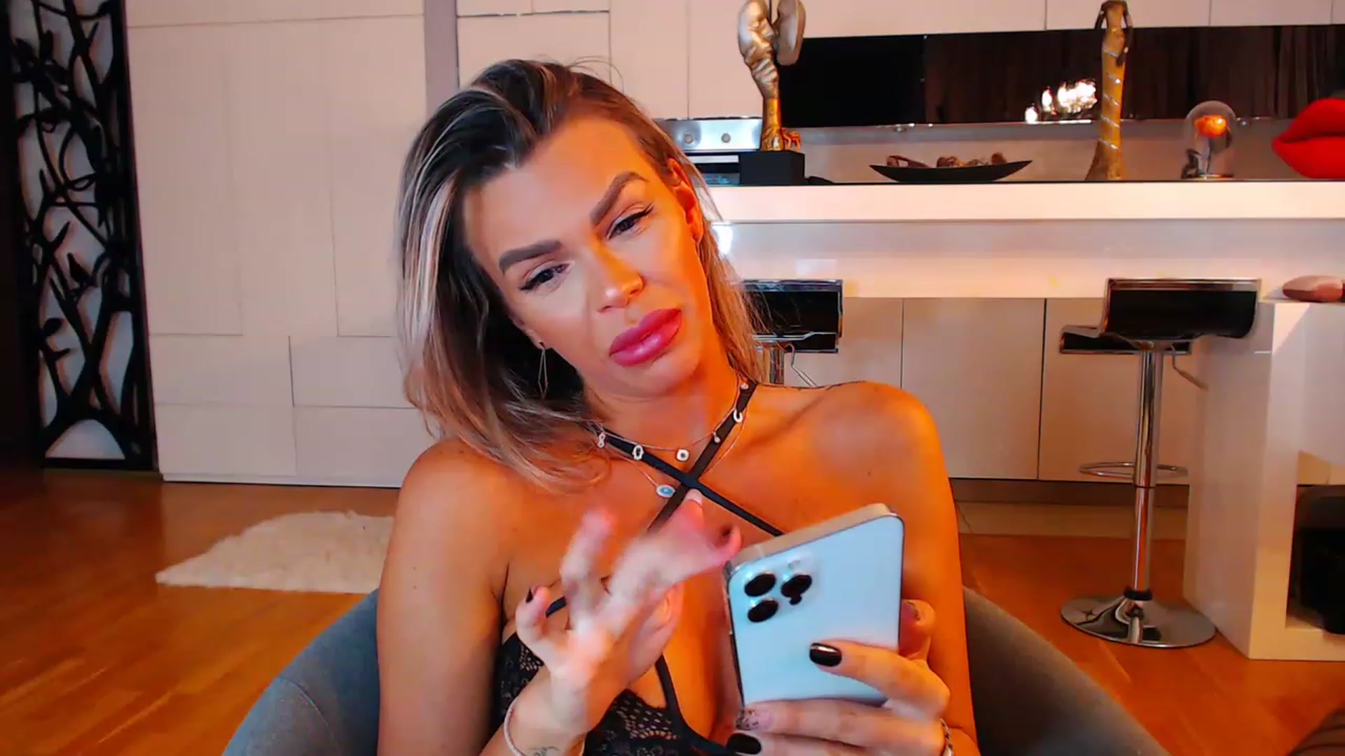 Gallery image thumbnail from D_y_y's myfreecams stream on, 12/04/2022, 05:23 image 17 of 20