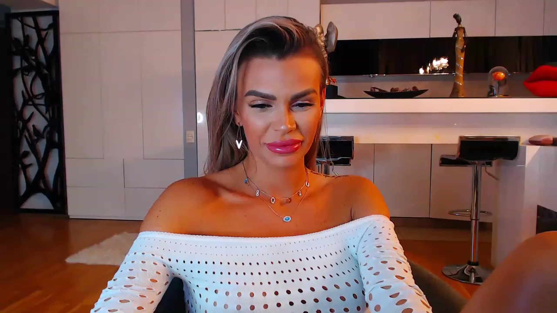 Gallery image thumbnail from D_y_y's myfreecams stream on, 12/05/2022, 24:28 image 5 of 20