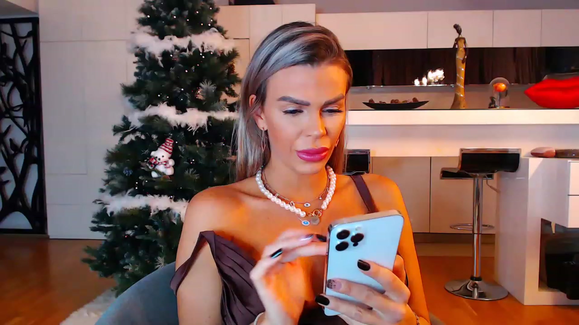 Gallery image thumbnail from D_y_y's myfreecams stream on, 12/10/2022, 02:49 image 11 of 20
