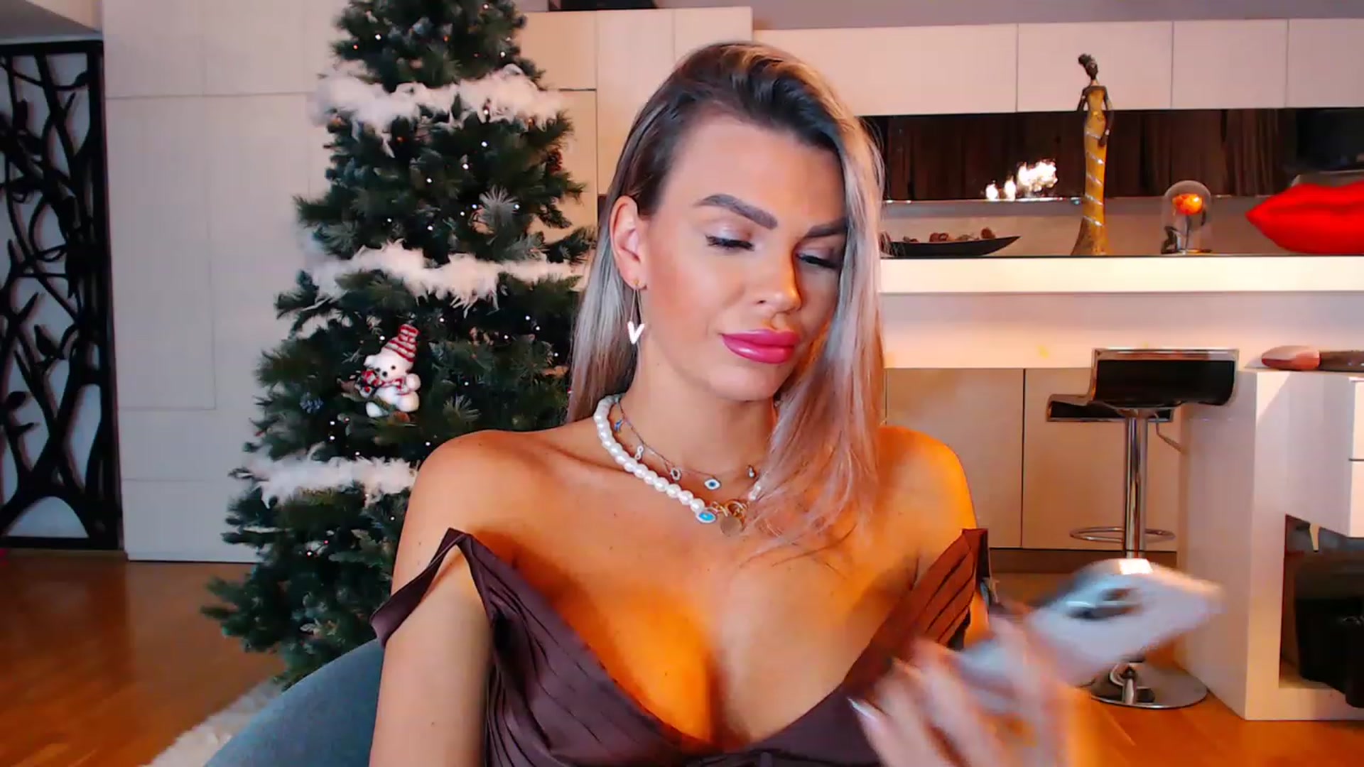 Gallery image thumbnail from D_y_y's myfreecams stream on, 12/10/2022, 02:49 image 18 of 20