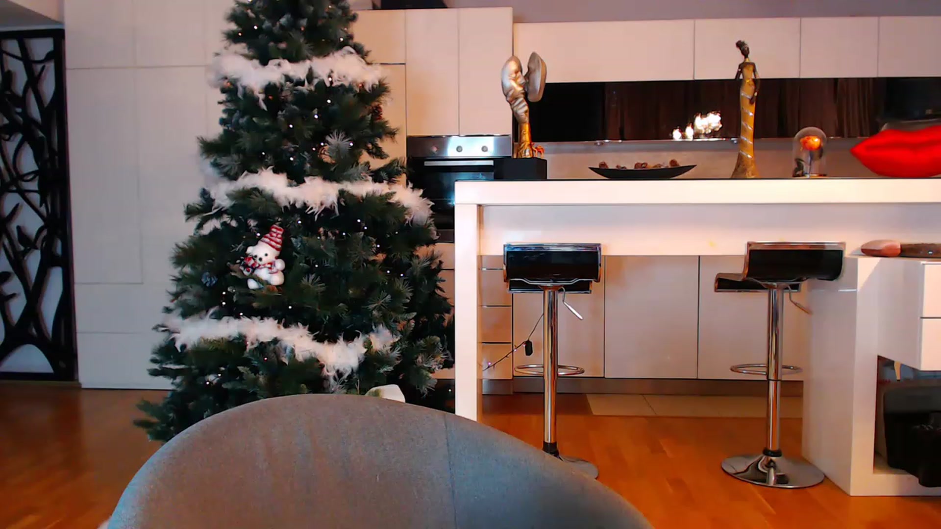 Gallery image thumbnail from D_y_y's myfreecams stream on, 12/10/2022, 02:49 image 10 of 20