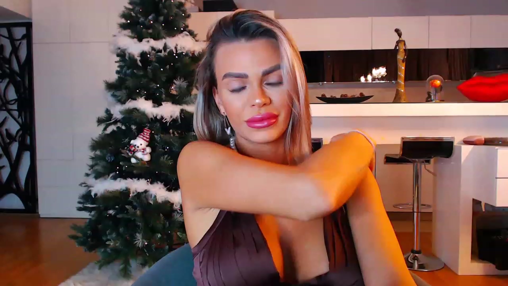Gallery image thumbnail from D_y_y's myfreecams stream on, 12/10/2022, 02:49 image 3 of 20