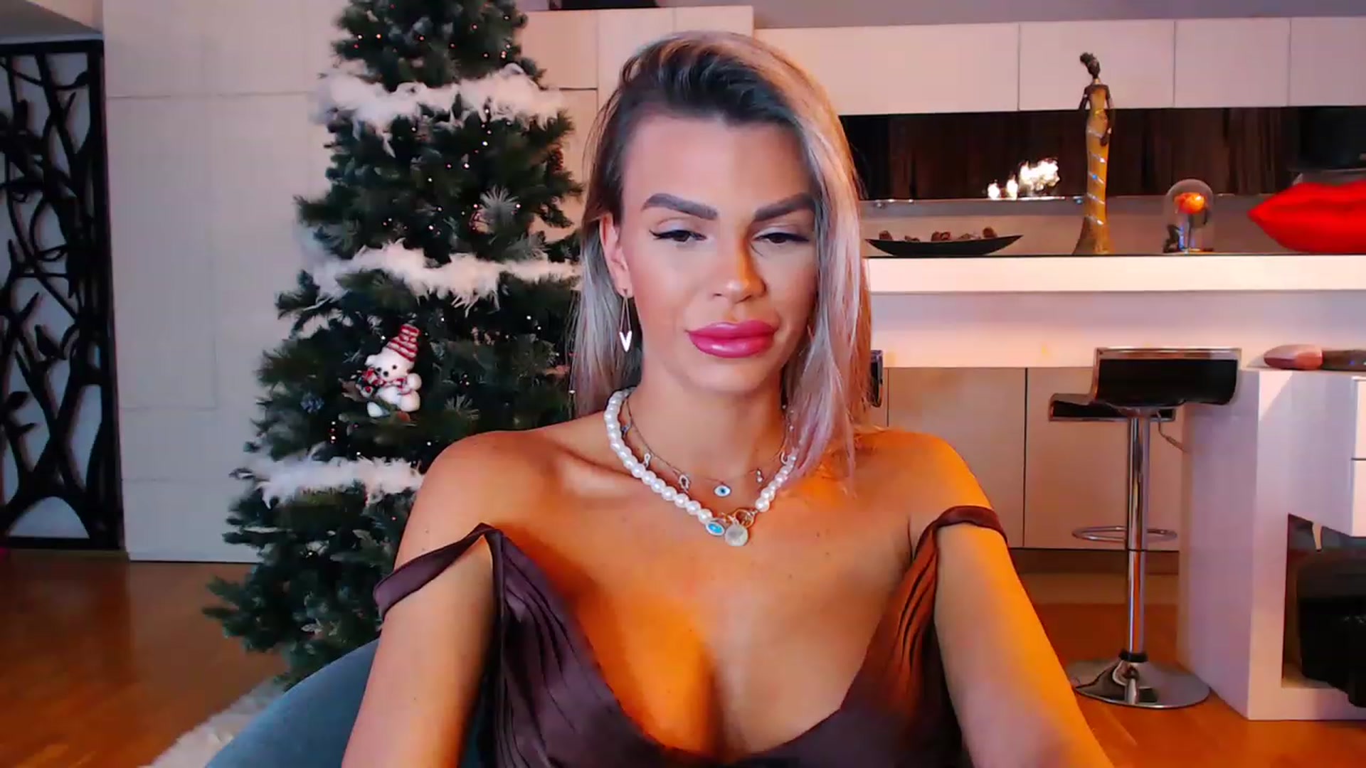 Gallery image thumbnail from D_y_y's myfreecams stream on, 12/10/2022, 02:49 image 16 of 20
