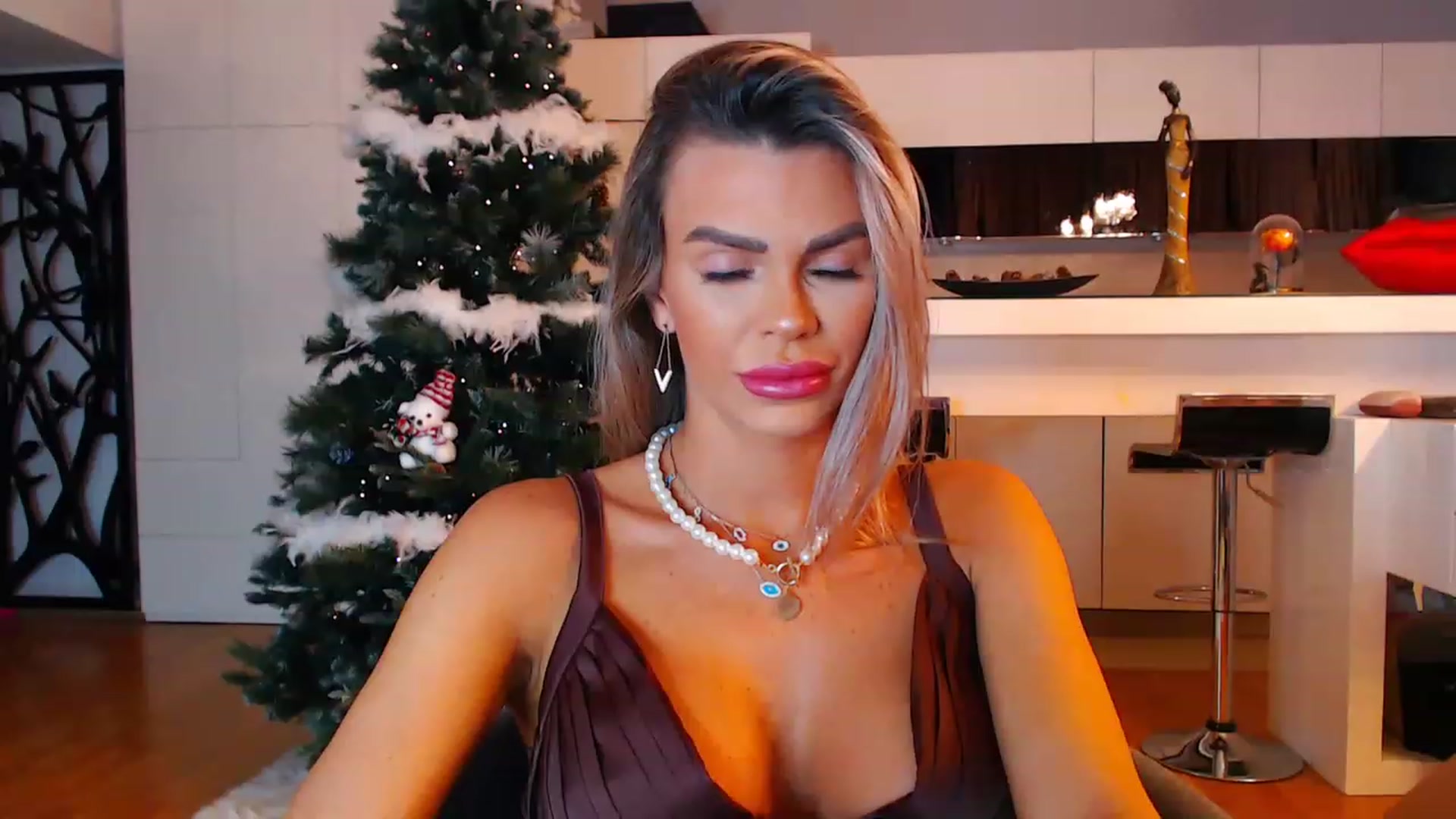 Gallery image thumbnail from D_y_y's myfreecams stream on, 12/10/2022, 02:49 image 5 of 20