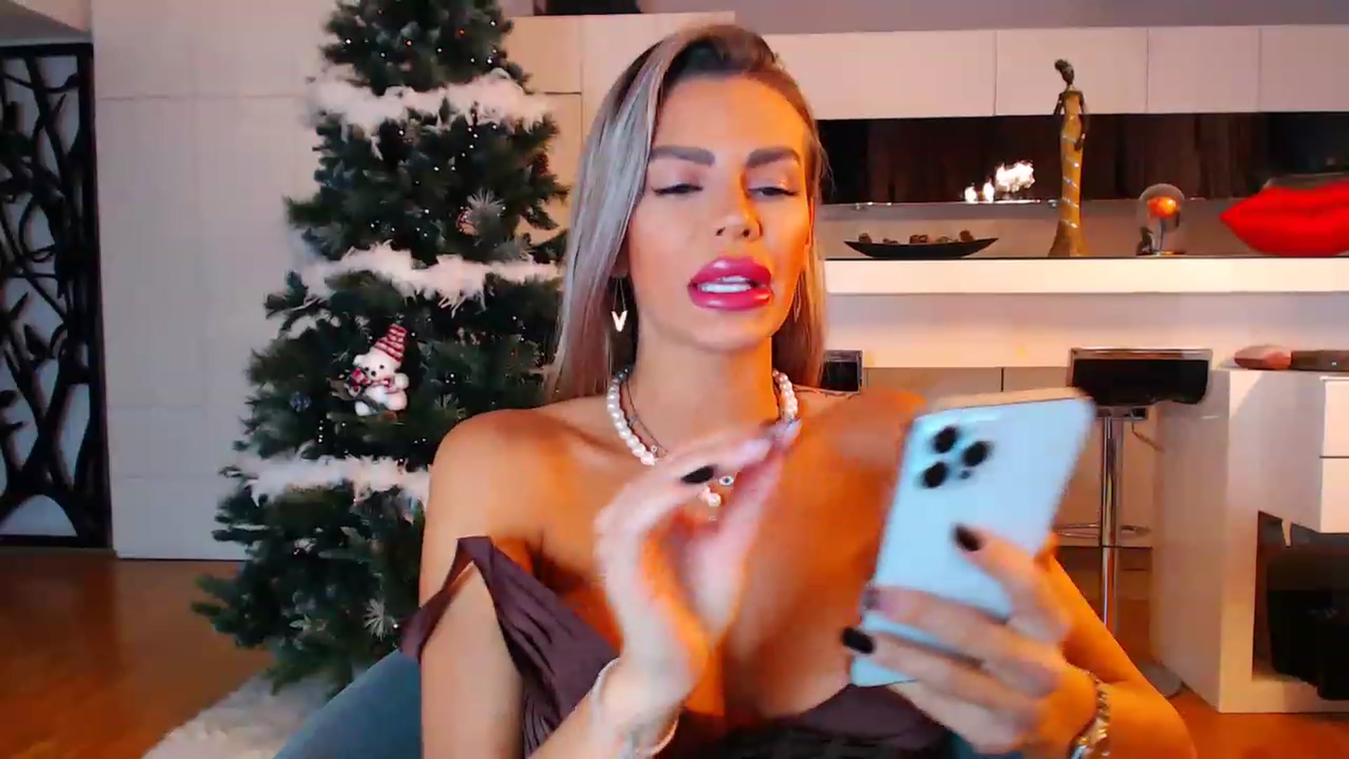 Gallery image thumbnail from D_y_y's myfreecams stream on, 12/10/2022, 02:49 image 9 of 20