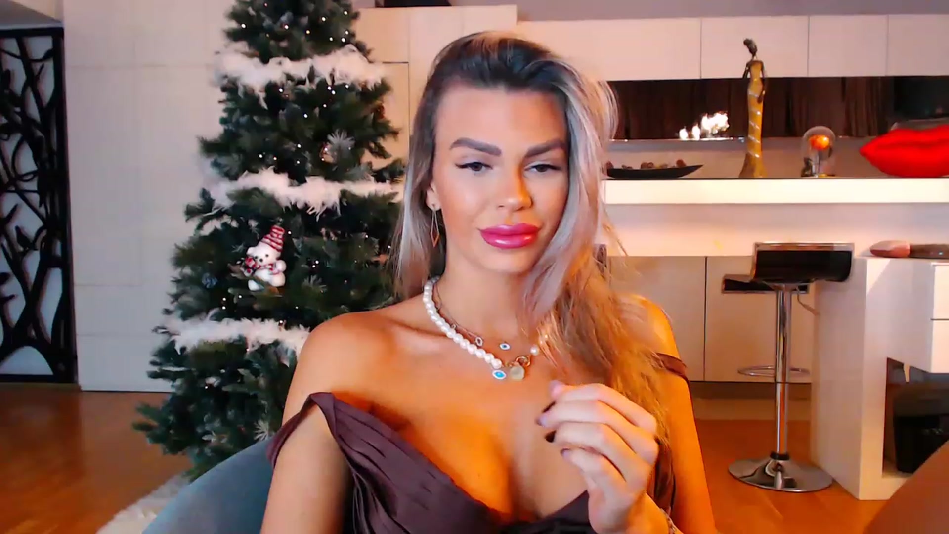 Gallery image thumbnail from D_y_y's myfreecams stream on, 12/10/2022, 02:49 image 12 of 20