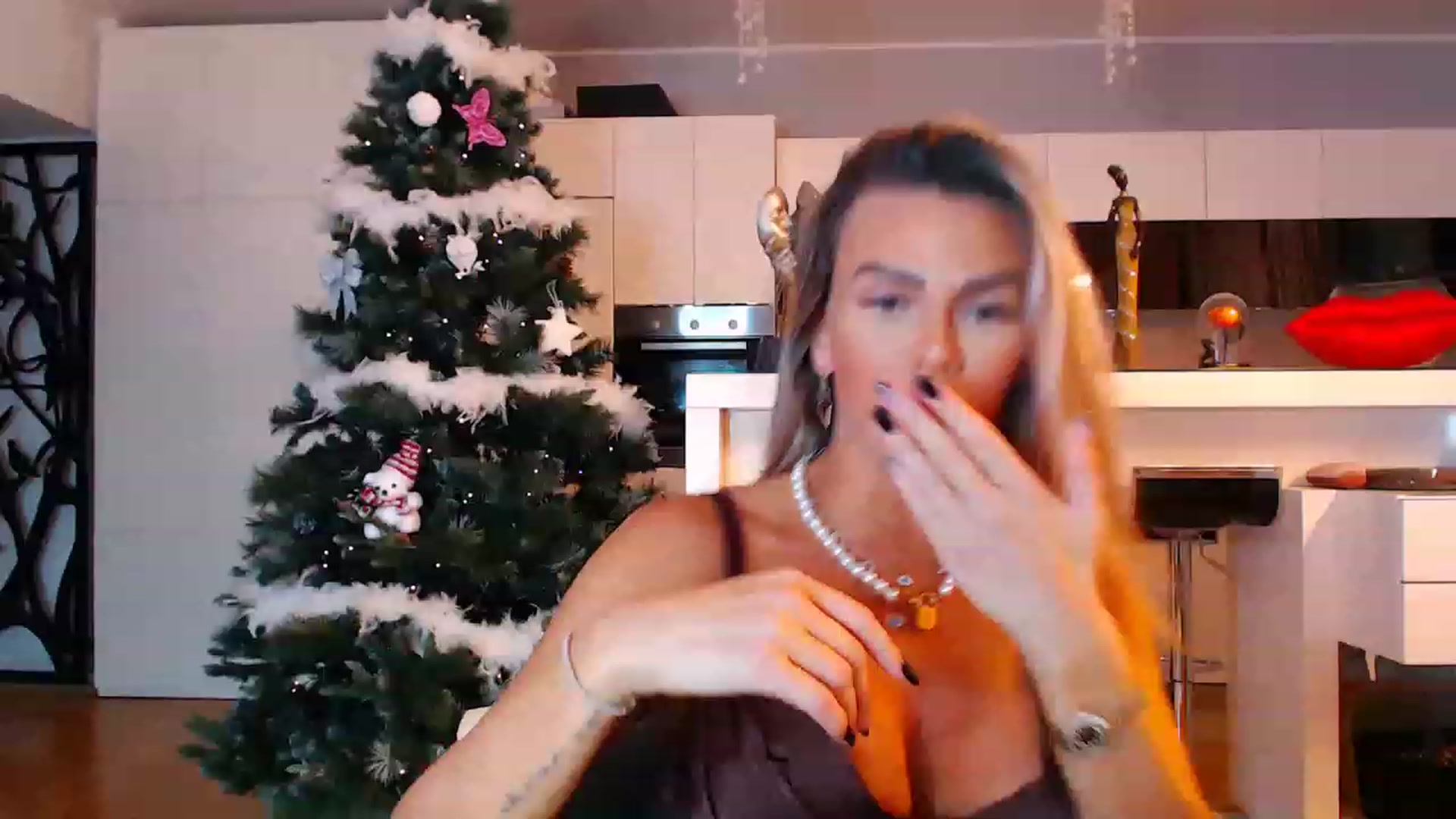 Gallery image thumbnail from D_y_y's myfreecams stream on, 12/10/2022, 05:50 image 2 of 20