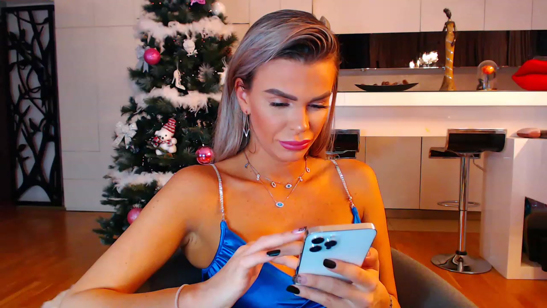 Gallery image thumbnail from D_y_y's myfreecams stream on, 12/13/2022, 01:53 image 8 of 20
