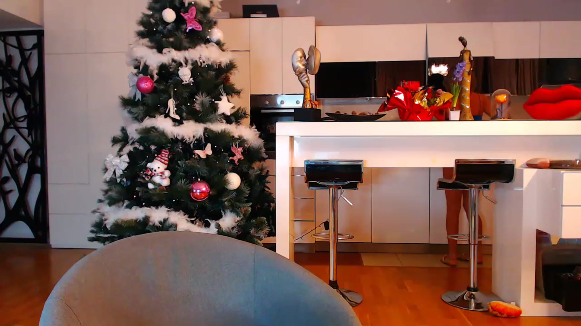 Gallery image thumbnail from D_y_y's myfreecams stream on, 12/19/2022, 02:38 image 12 of 20