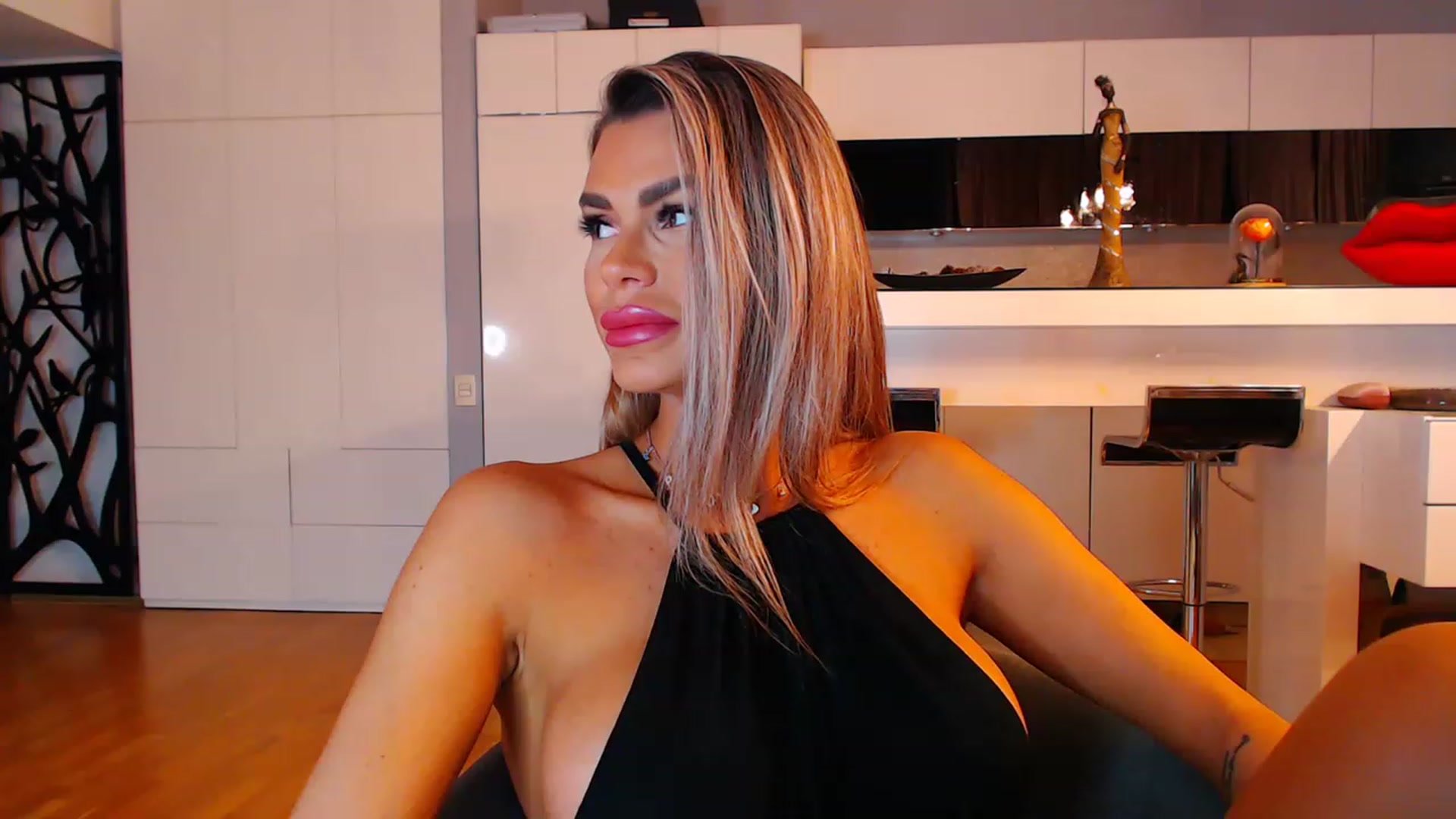 Gallery image thumbnail from D_y_y's myfreecams stream on, 12/29/2022, 04:07 image 14 of 20