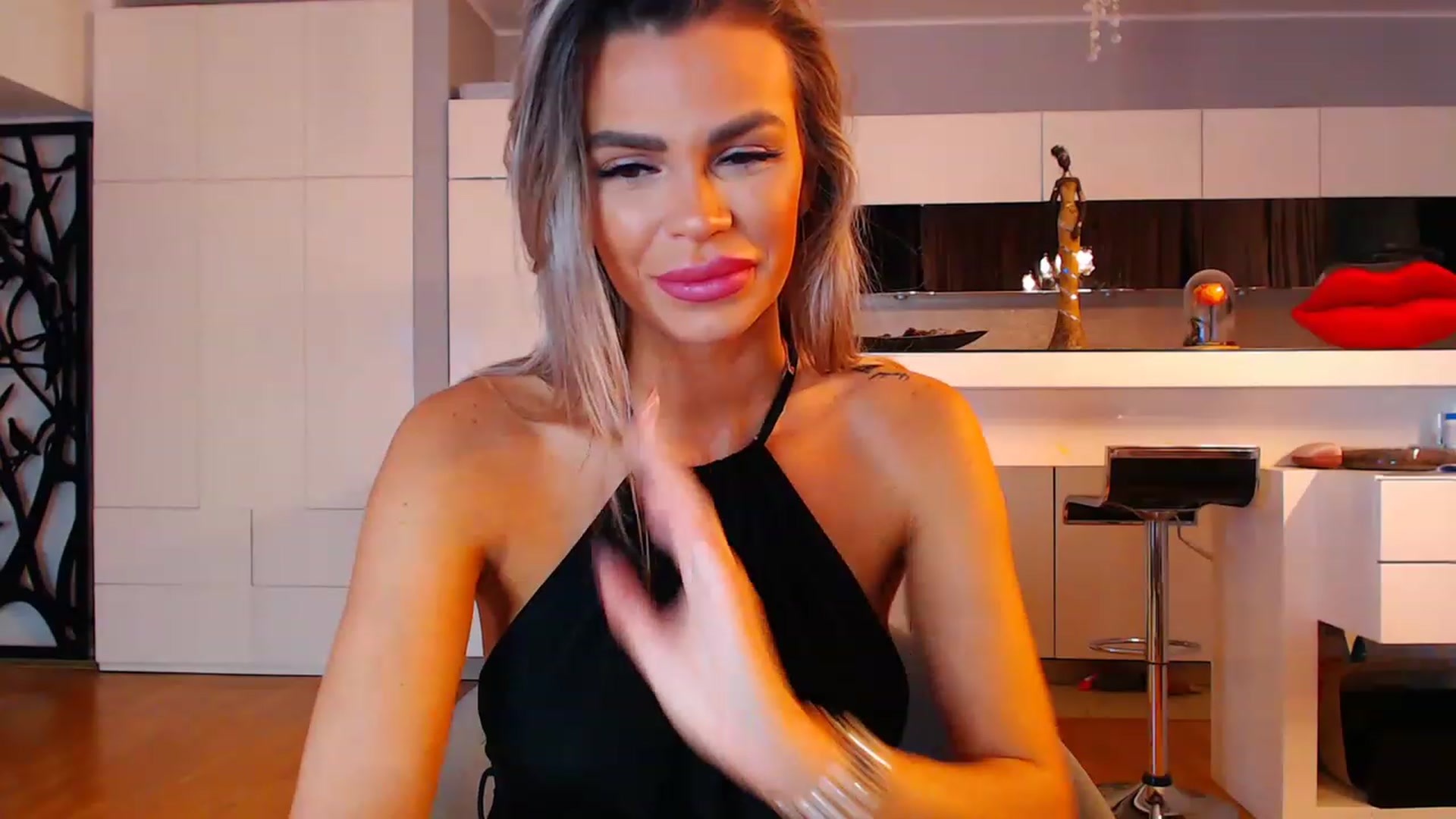 Gallery image thumbnail from D_y_y's myfreecams stream on, 12/29/2022, 05:34 image 6 of 20