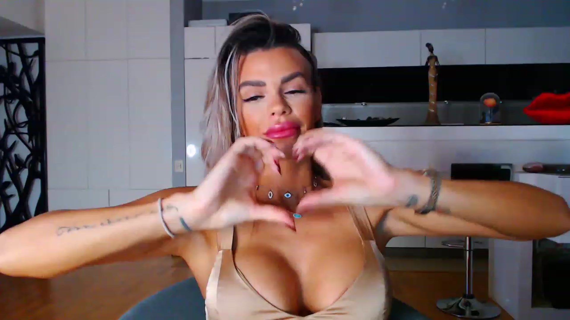 Gallery image thumbnail from D_y_y's myfreecams stream on, 01/06/2023, 05:58 image 8 of 20