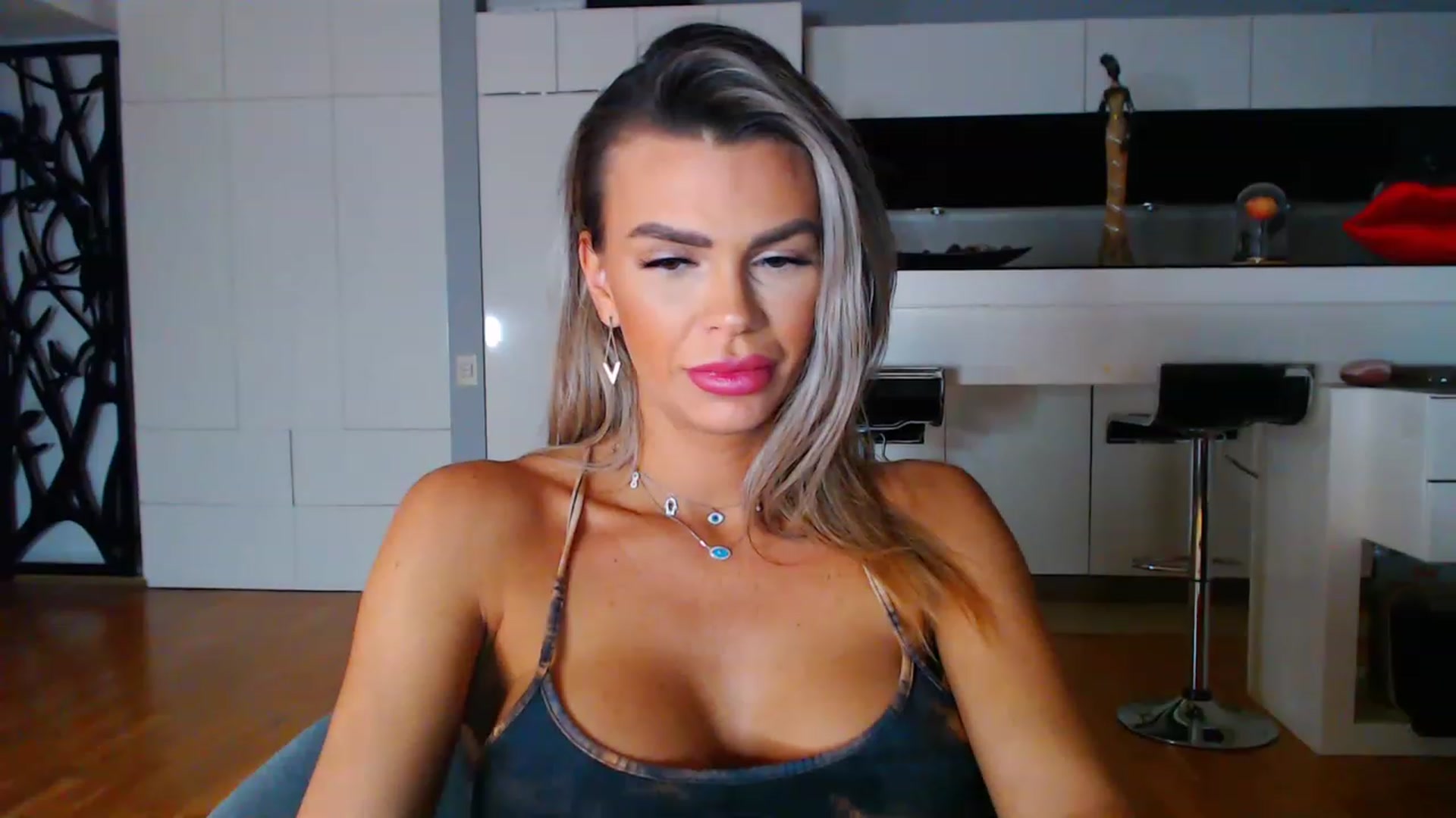 Gallery image thumbnail from D_y_y's myfreecams stream on, 01/07/2023, 04:42 image 18 of 20