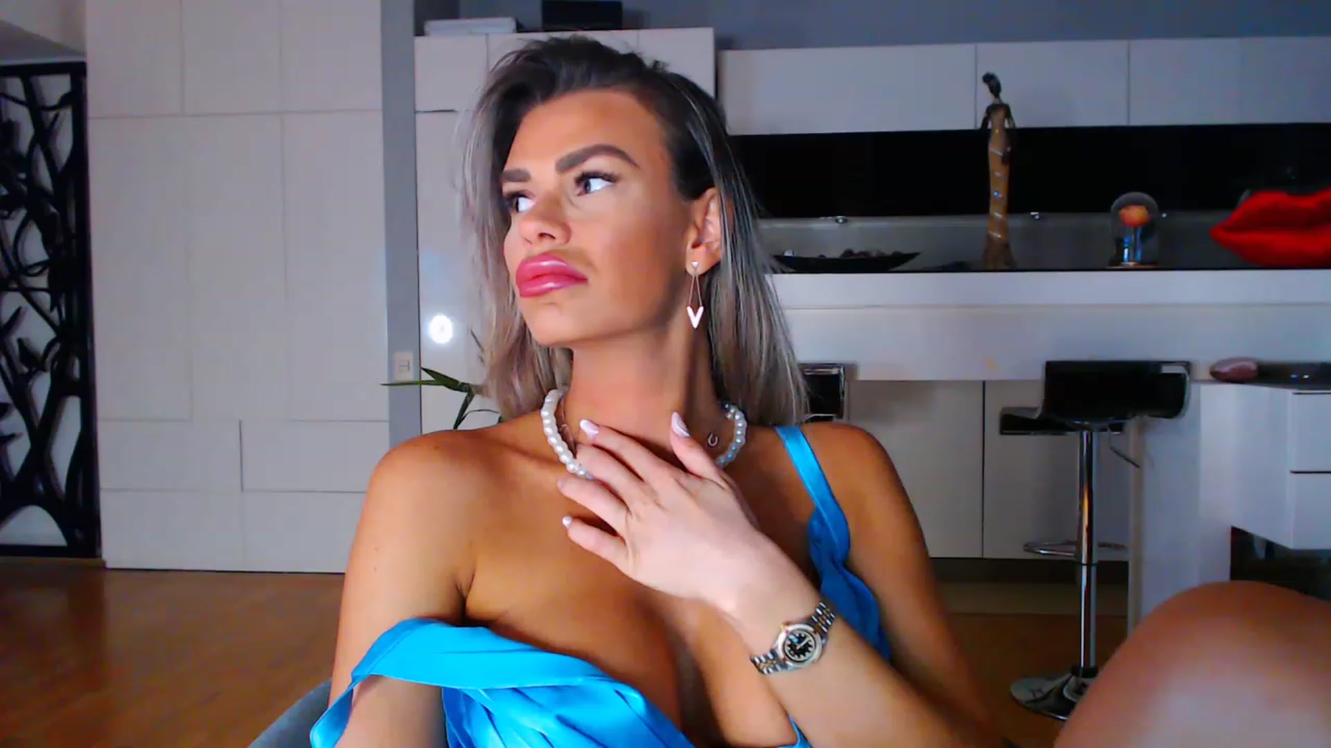 Gallery image thumbnail from D_y_y's myfreecams stream on, 01/13/2023, 04:25 image 13 of 20