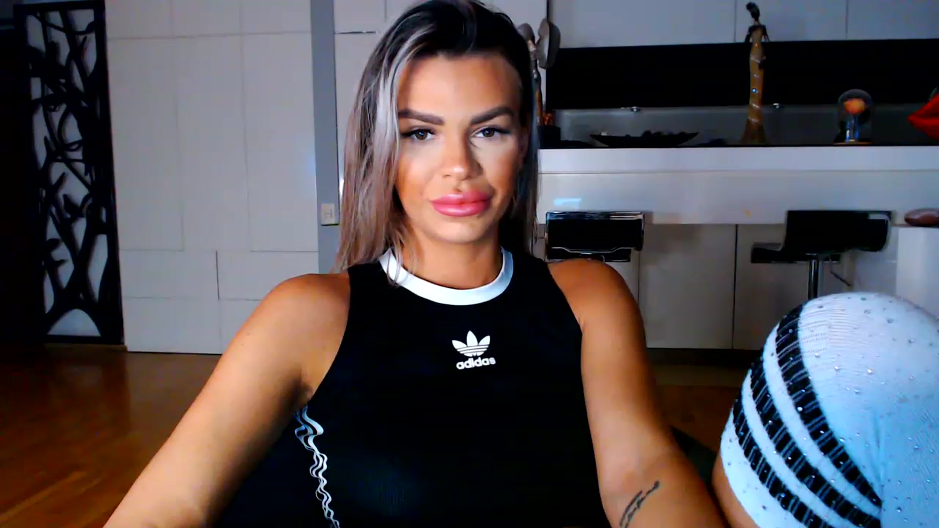 Gallery image thumbnail from D_y_y's myfreecams stream on, 01/14/2023, 04:22 image 15 of 20