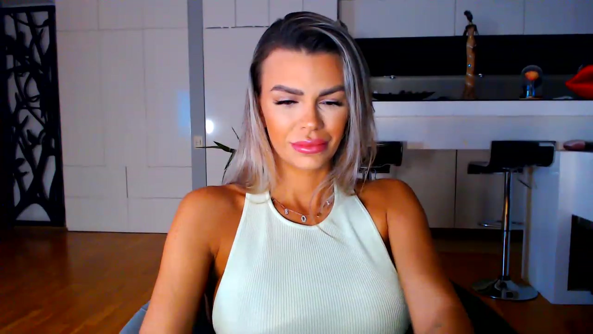 Gallery image thumbnail from D_y_y's myfreecams stream on, 01/16/2023, 04:40 image 12 of 20