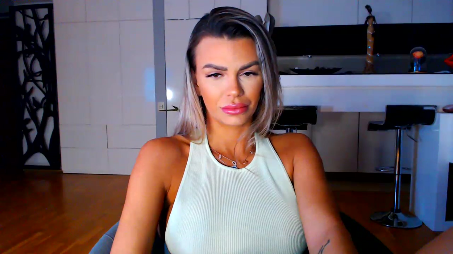 Gallery image thumbnail from D_y_y's myfreecams stream on, 01/16/2023, 04:40 image 7 of 20