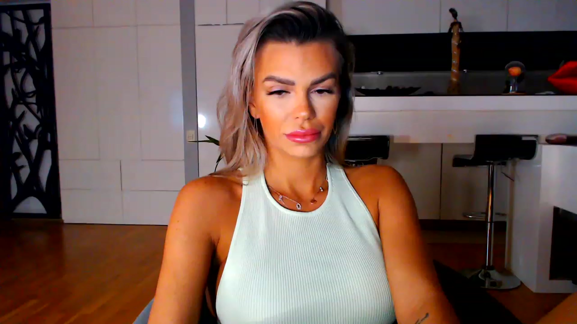 Gallery image thumbnail from D_y_y's myfreecams stream on, 01/16/2023, 04:40 image 19 of 20