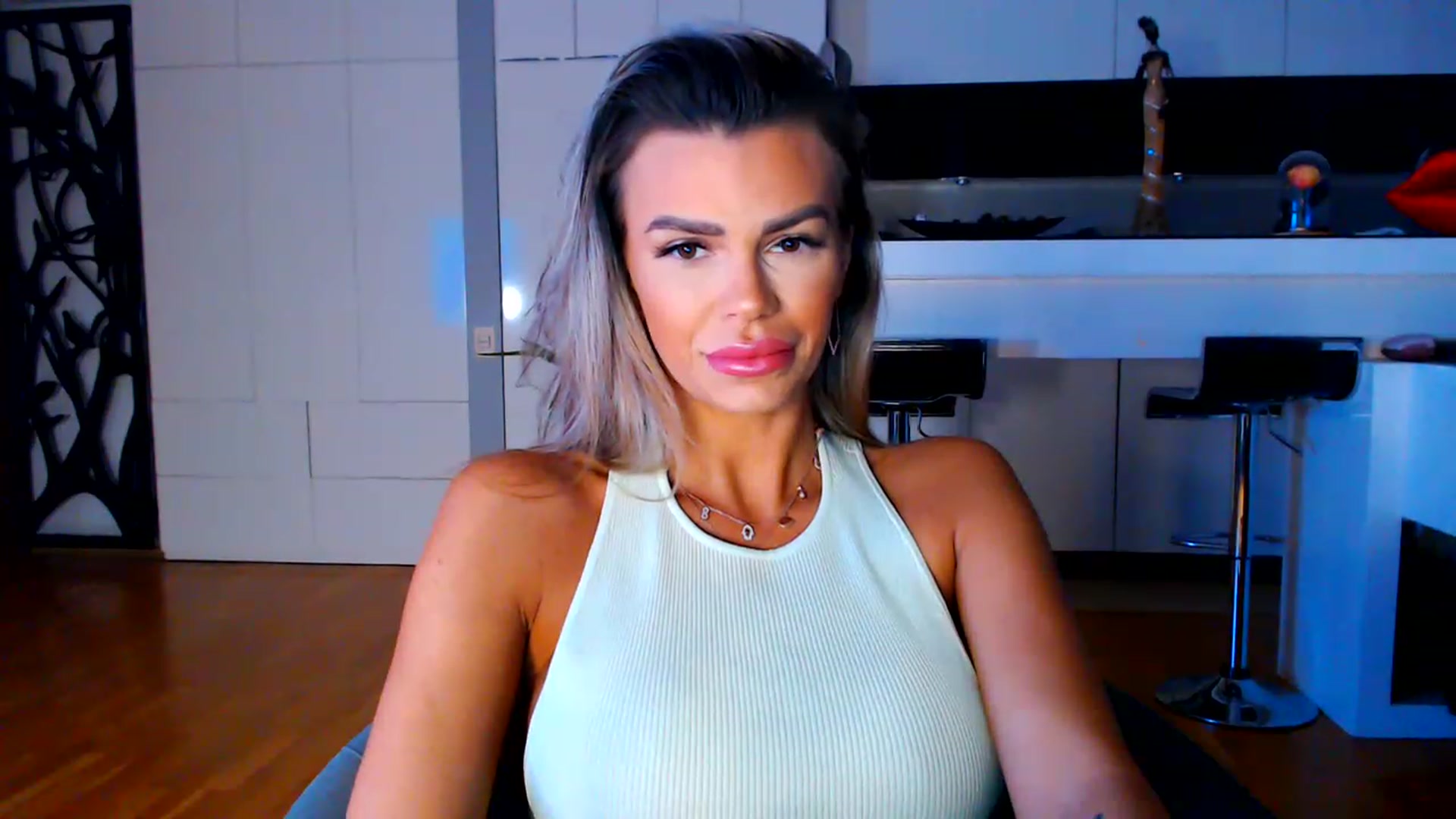 Gallery image thumbnail from D_y_y's myfreecams stream on, 01/16/2023, 04:40 image 15 of 20