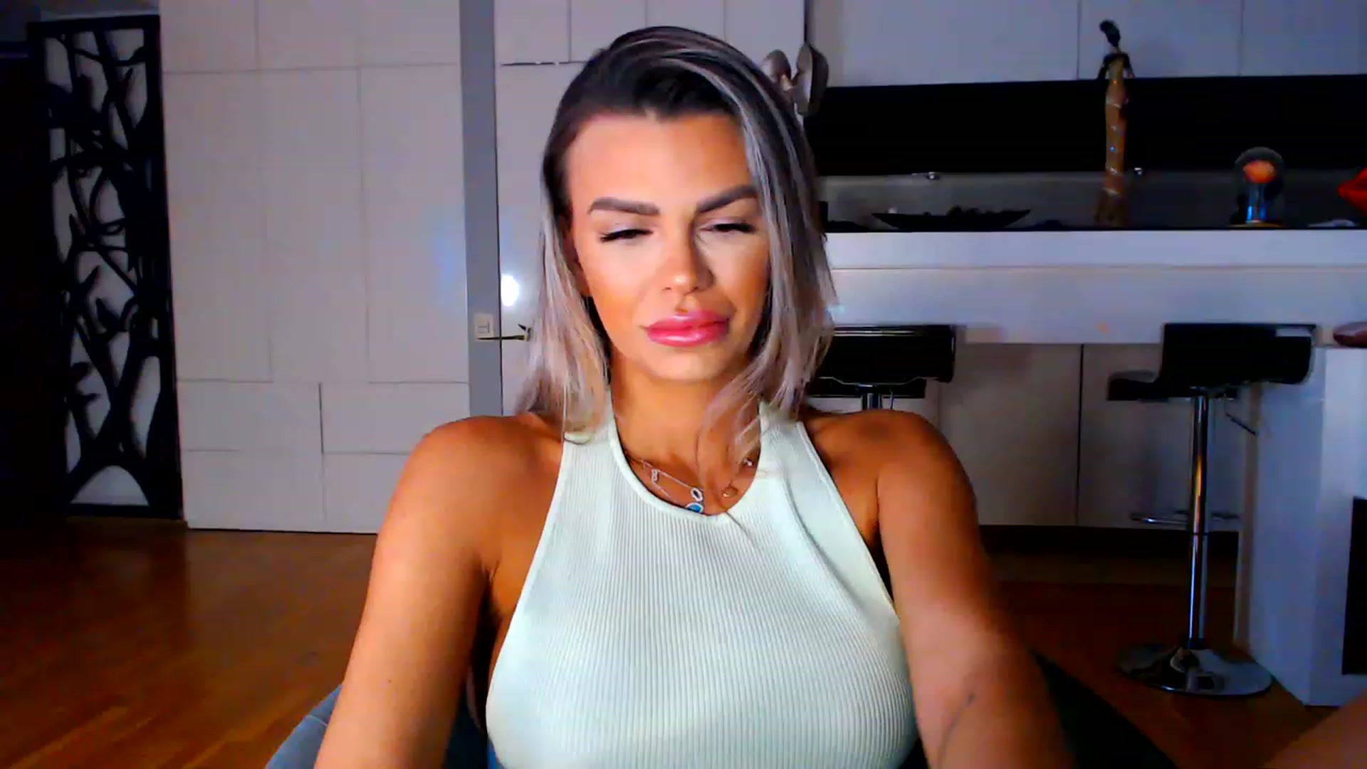 Gallery image thumbnail from D_y_y's myfreecams stream on, 01/16/2023, 04:40 image 10 of 20