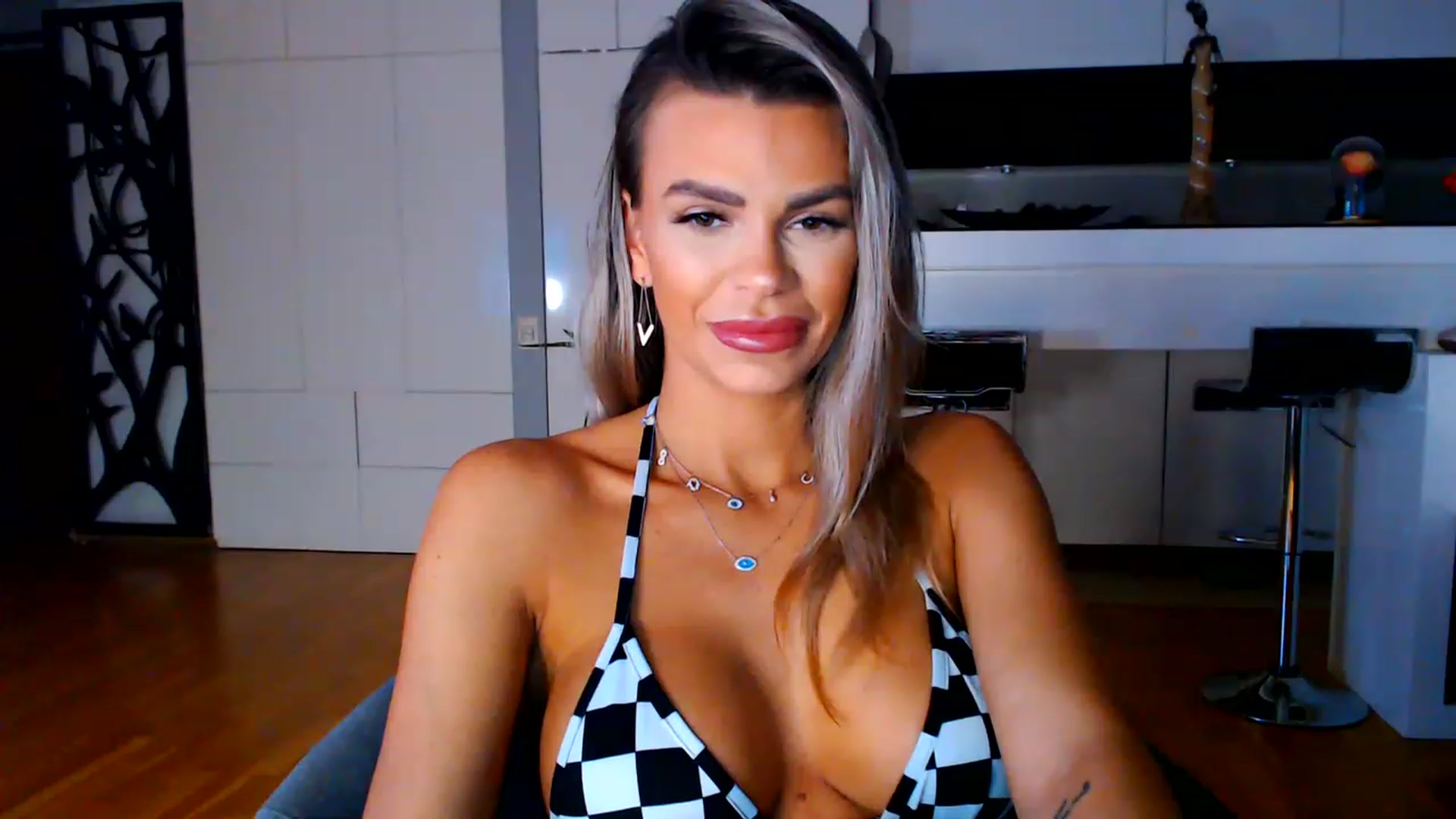 Gallery image thumbnail from D_y_y's myfreecams stream on, 01/17/2023, 05:52 image 7 of 20