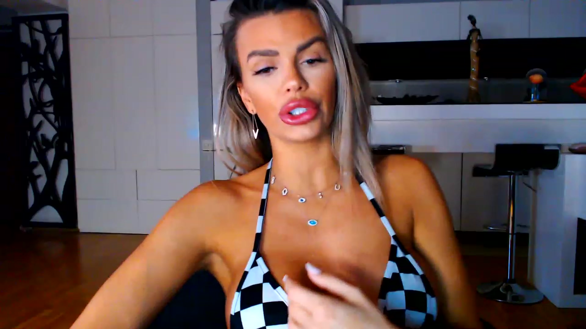 Gallery image thumbnail from D_y_y's myfreecams stream on, 01/17/2023, 05:52 image 16 of 20